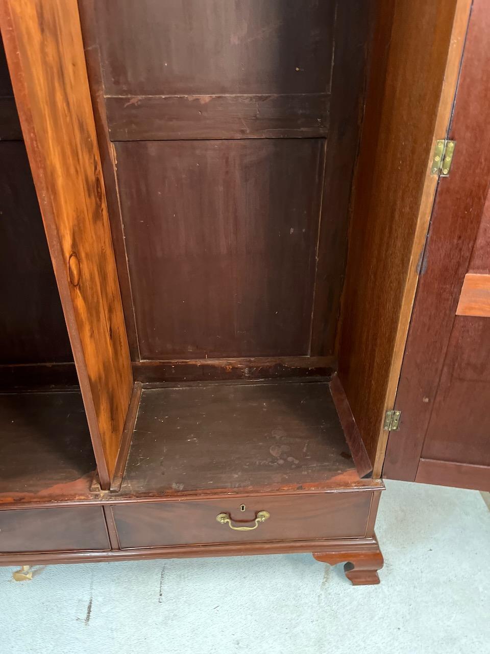 Mahogany Georgian 2 Door wardrobe For Sale 4