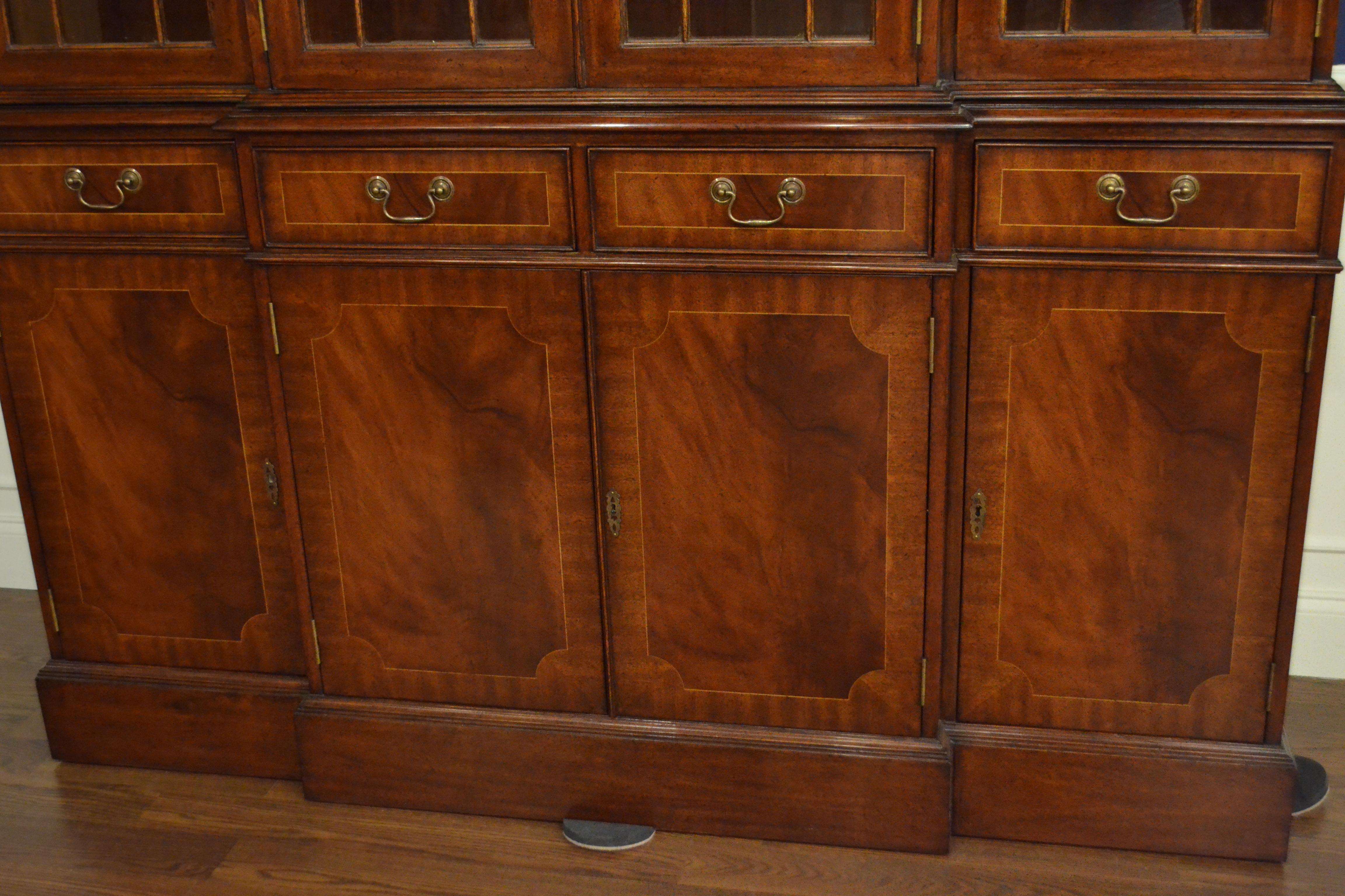 Viertüriger Bücherschrank aus Mahagoni im georgianischen Stil von Leighton Hall (Philippinisch) im Angebot