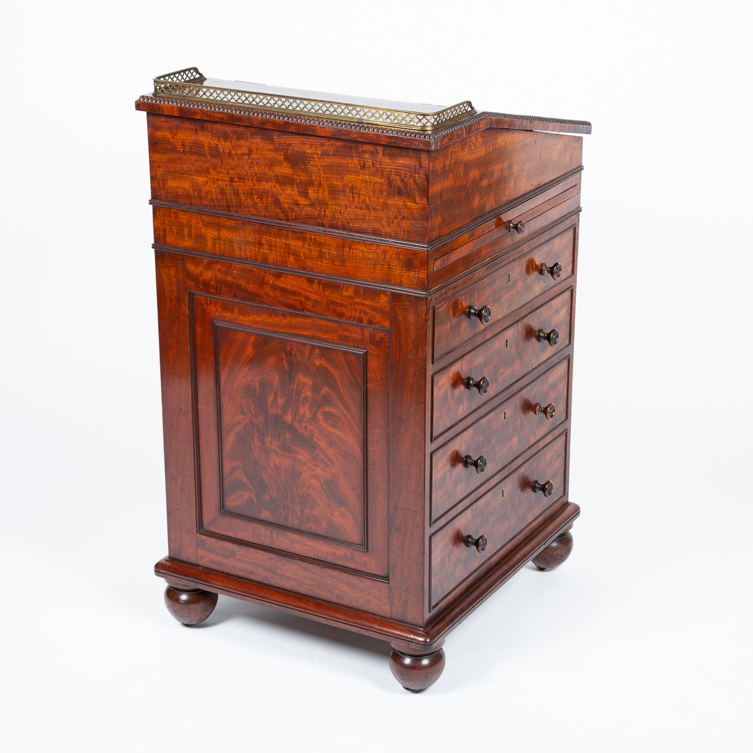 Mahogany Gillows Davenport In Good Condition In London, GB