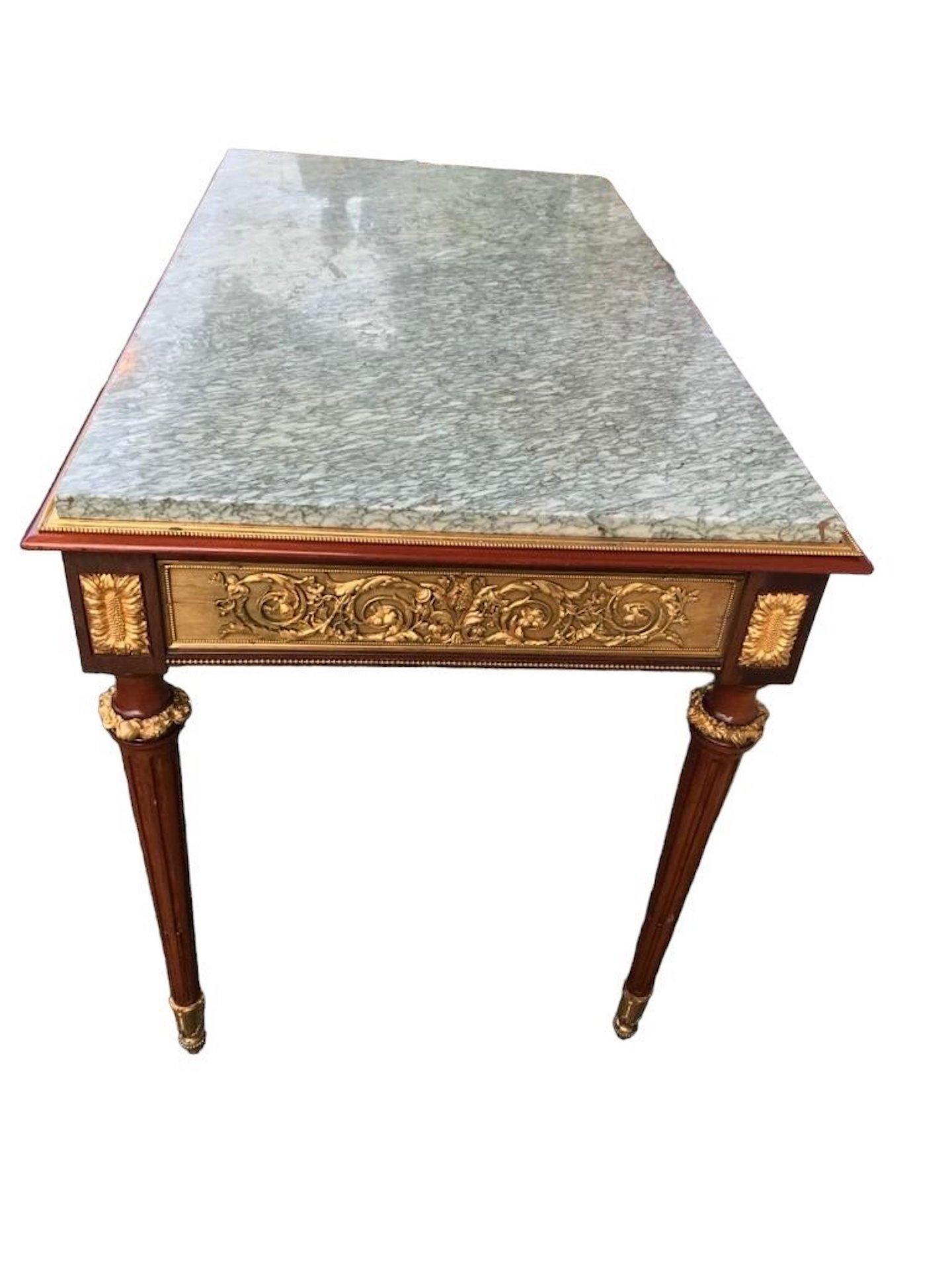 Table centrale en acajou, bronze doré et marbre, période Napoléon III  Bon état - En vente à Saint-Ouen, FR