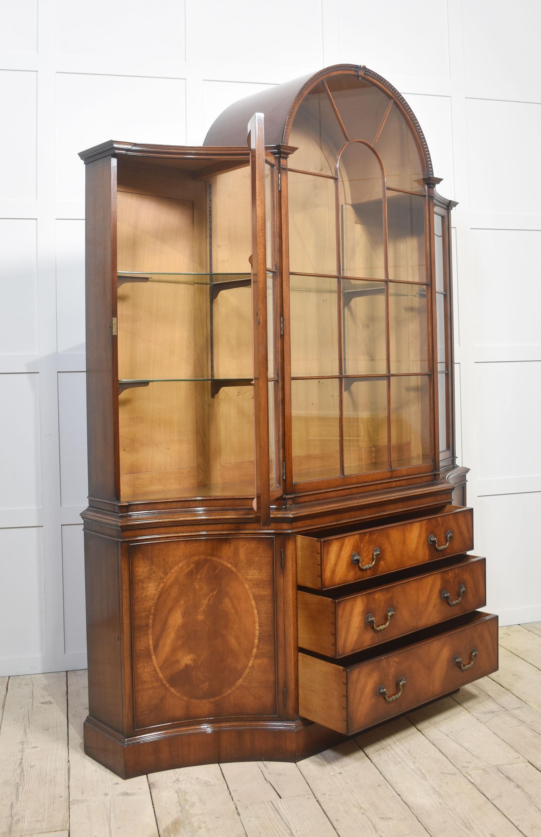 Vitrina acristalada de caoba en venta 6
