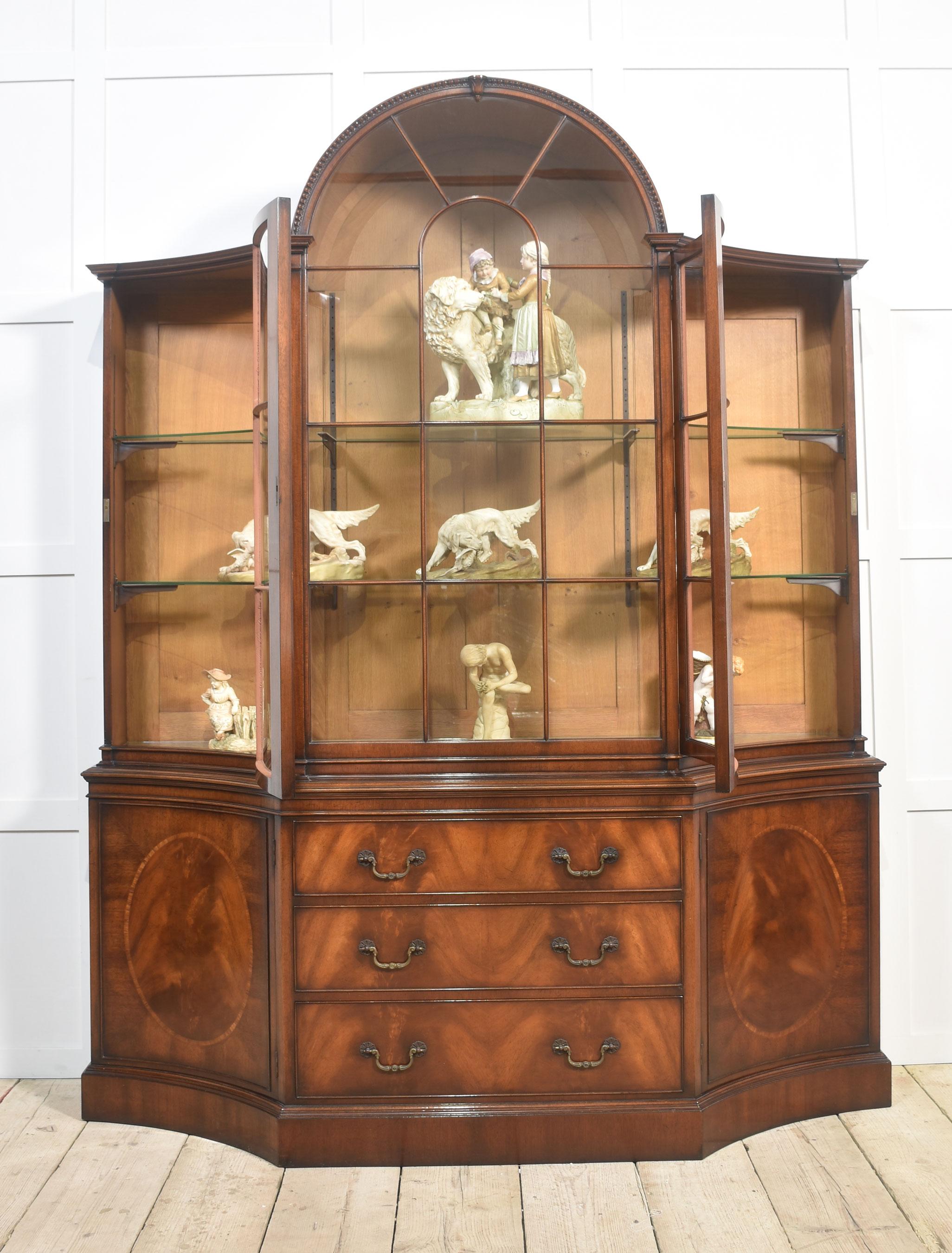 Vitrina acristalada de caoba siglo XX en venta