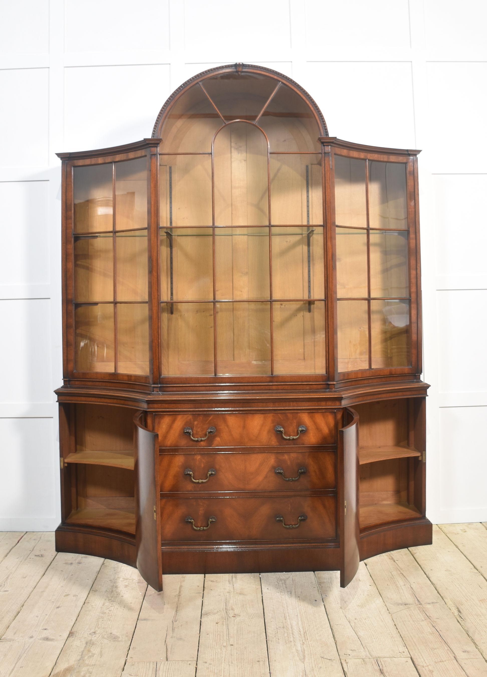 Vitrina acristalada de caoba Madera en venta