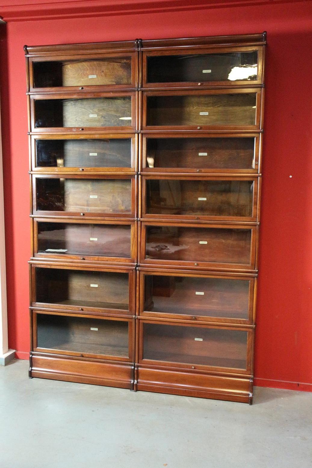 Beautiful antique mahogany Globe Wernicke bookcase in perfect condition. Consisting of 14 stackable parts. The cabinet has 2 depths. Because they are stackable parts, it can be placed anywhere.
Origin: England
Period: circa 1895-1910
Size: 173cm