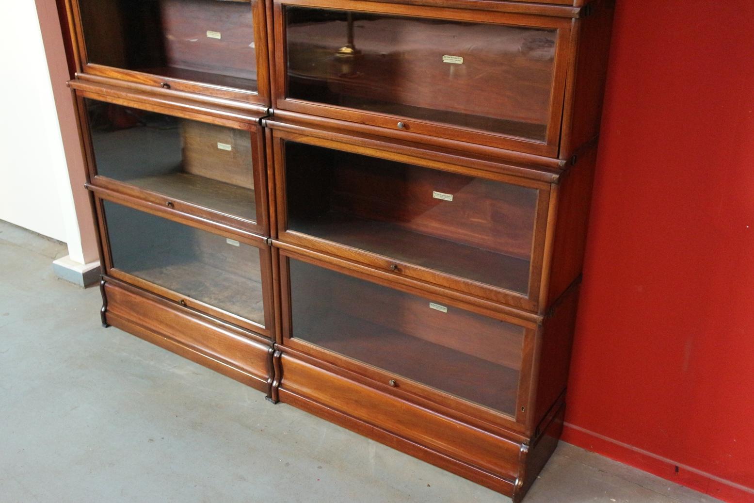 Mahogany Globe Wernicke Bookcase In Good Condition In Eindhoven, NL