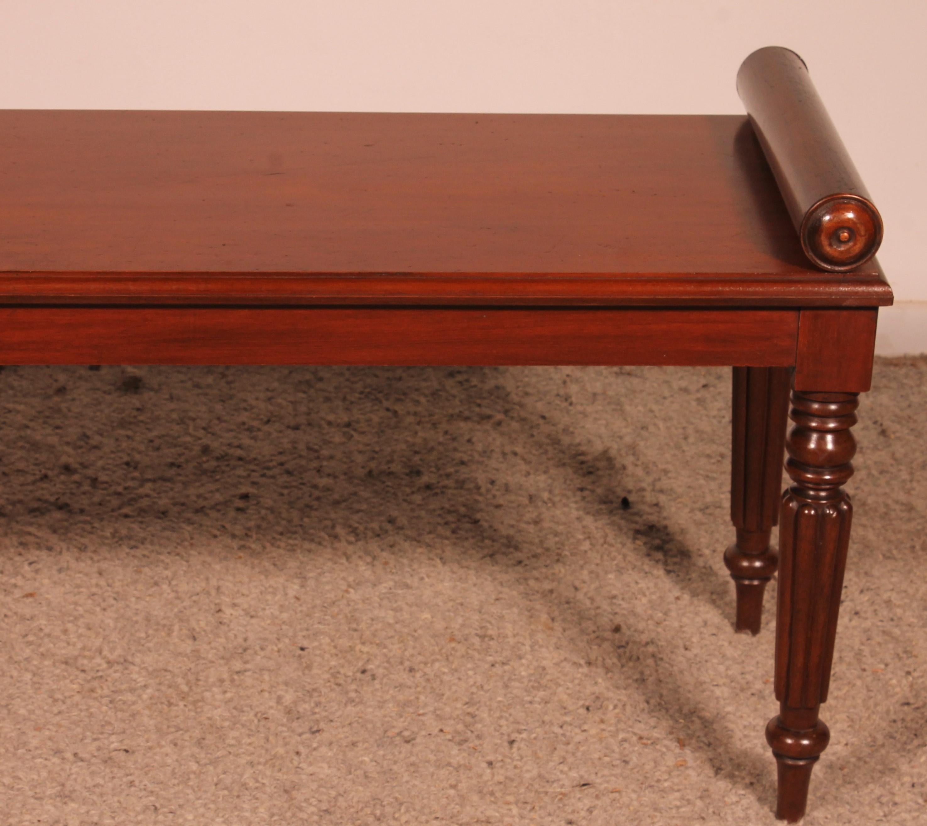 lovely solid mahogany bench from the first part of the 19th century also called hall bench 

Very beautiful little model which rest on a superb turning with a beautiful decoration on the top called bolster ends
seat height 41cm

In superb condition