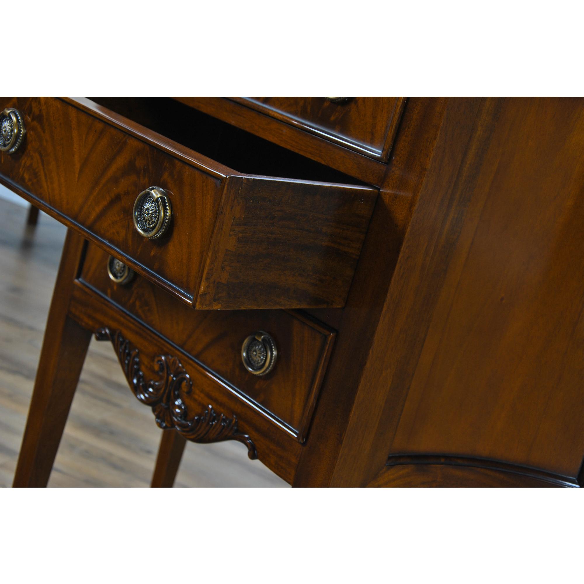 Mahogany Hepplewhite Commode  In New Condition For Sale In Annville, PA