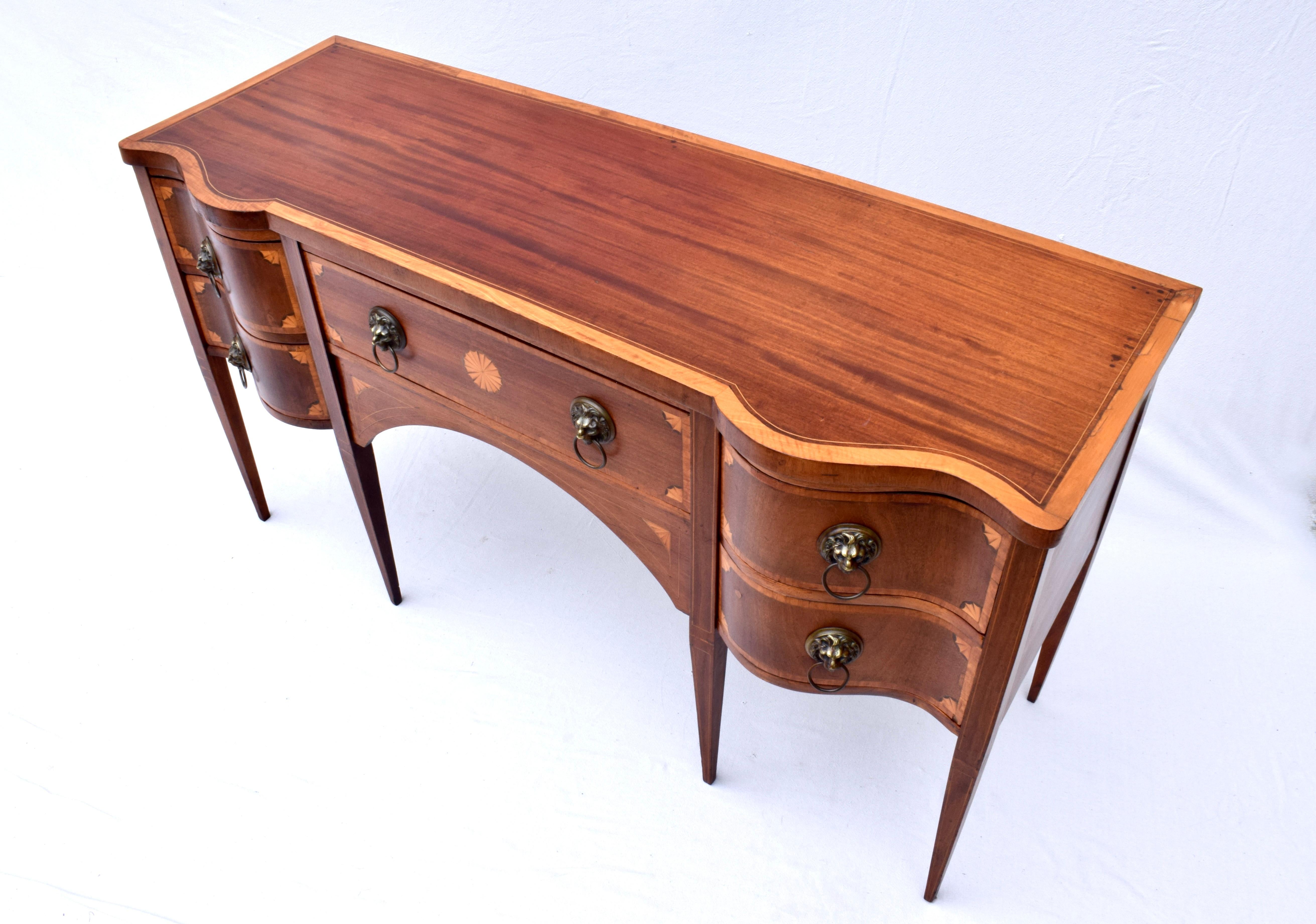 Mahogany Hepplewhite or Sheraton Sideboard With Satinwood Inlay In Good Condition For Sale In Southampton, NJ