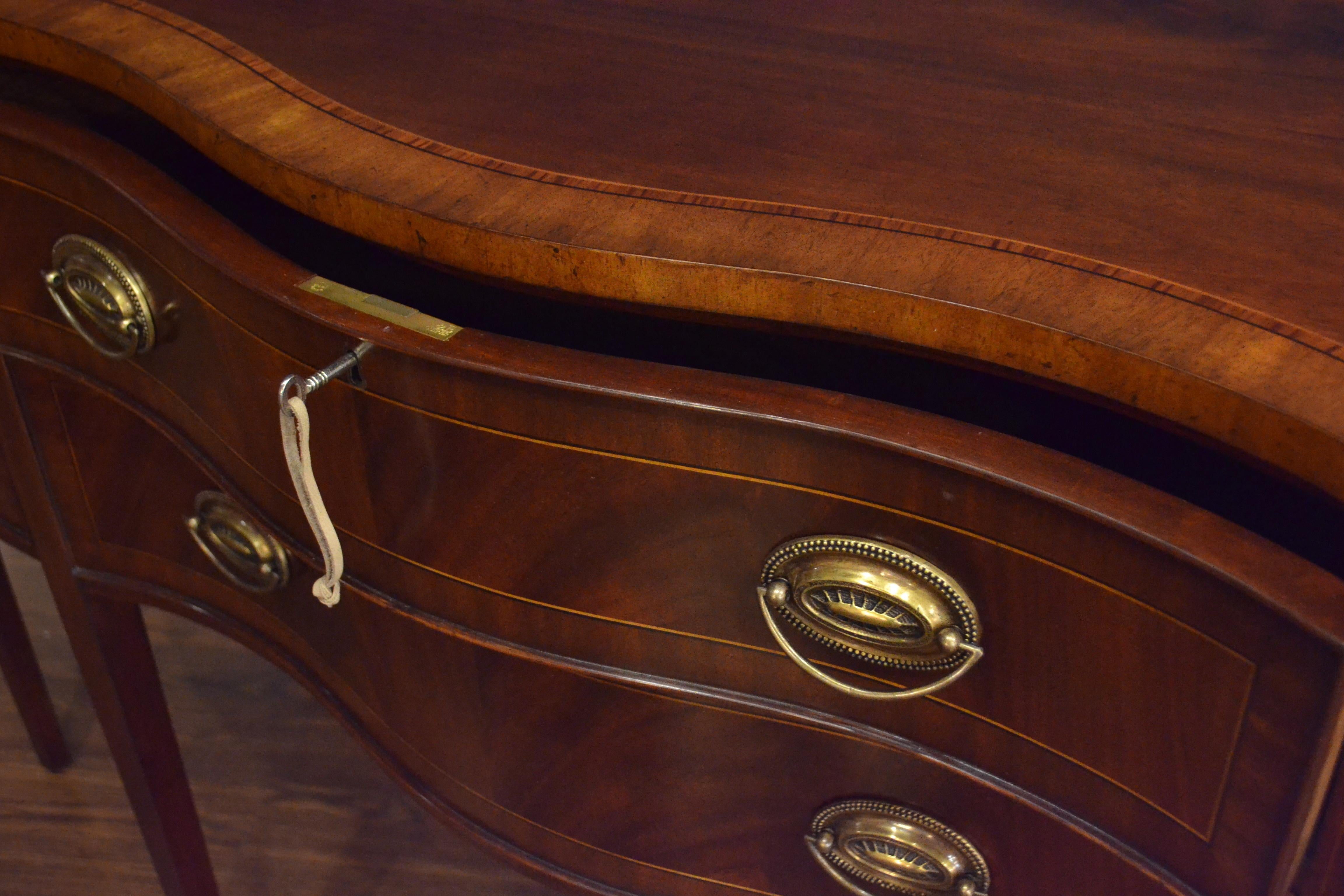 Credenza in stile Hepplewhite in mogano di Leighton Hall In condizioni Nuovo in vendita a Suwanee, GA