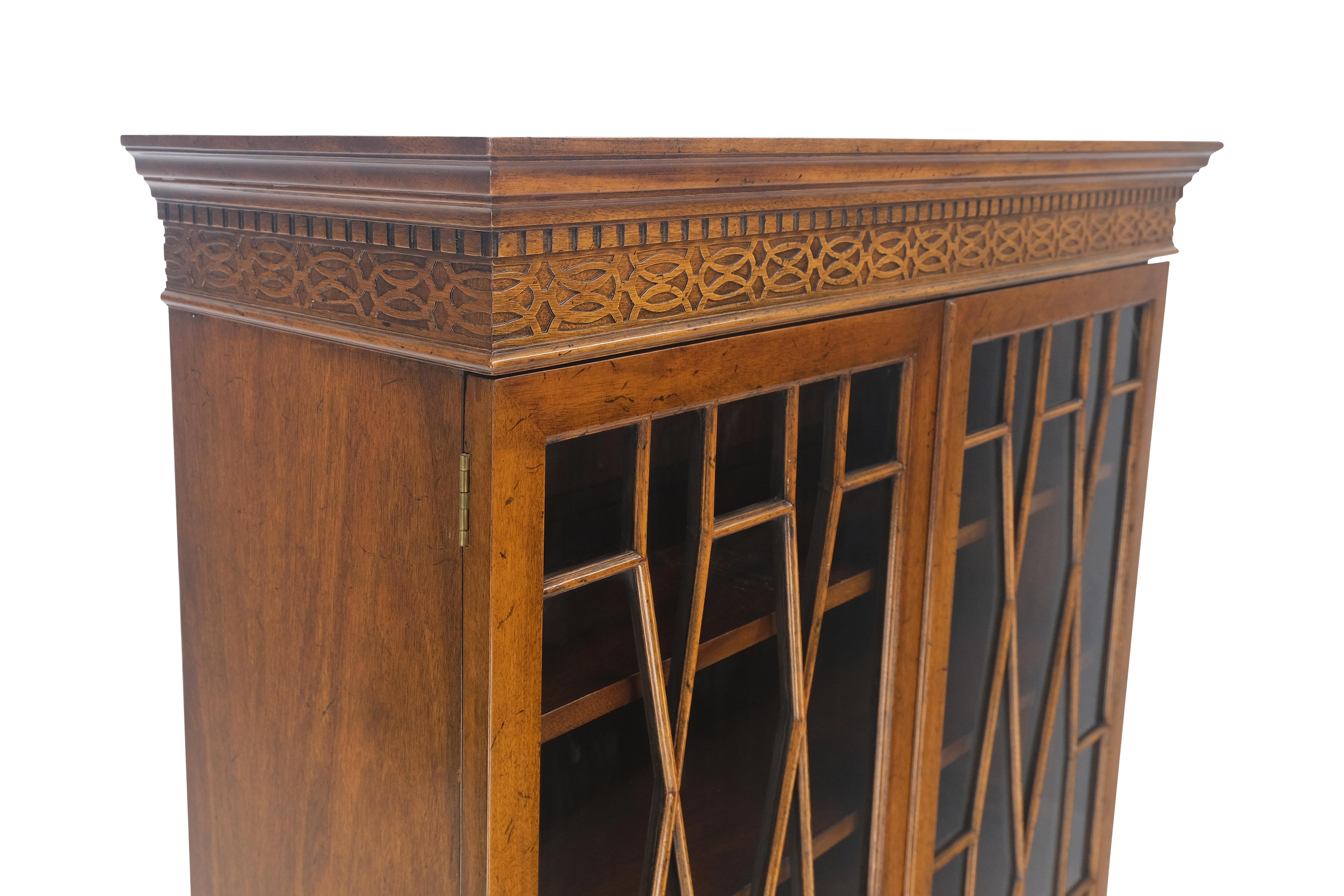 Libreria a doppia anta in mogano a verniciatura individuale con fondo a credenza MINT in vendita 5