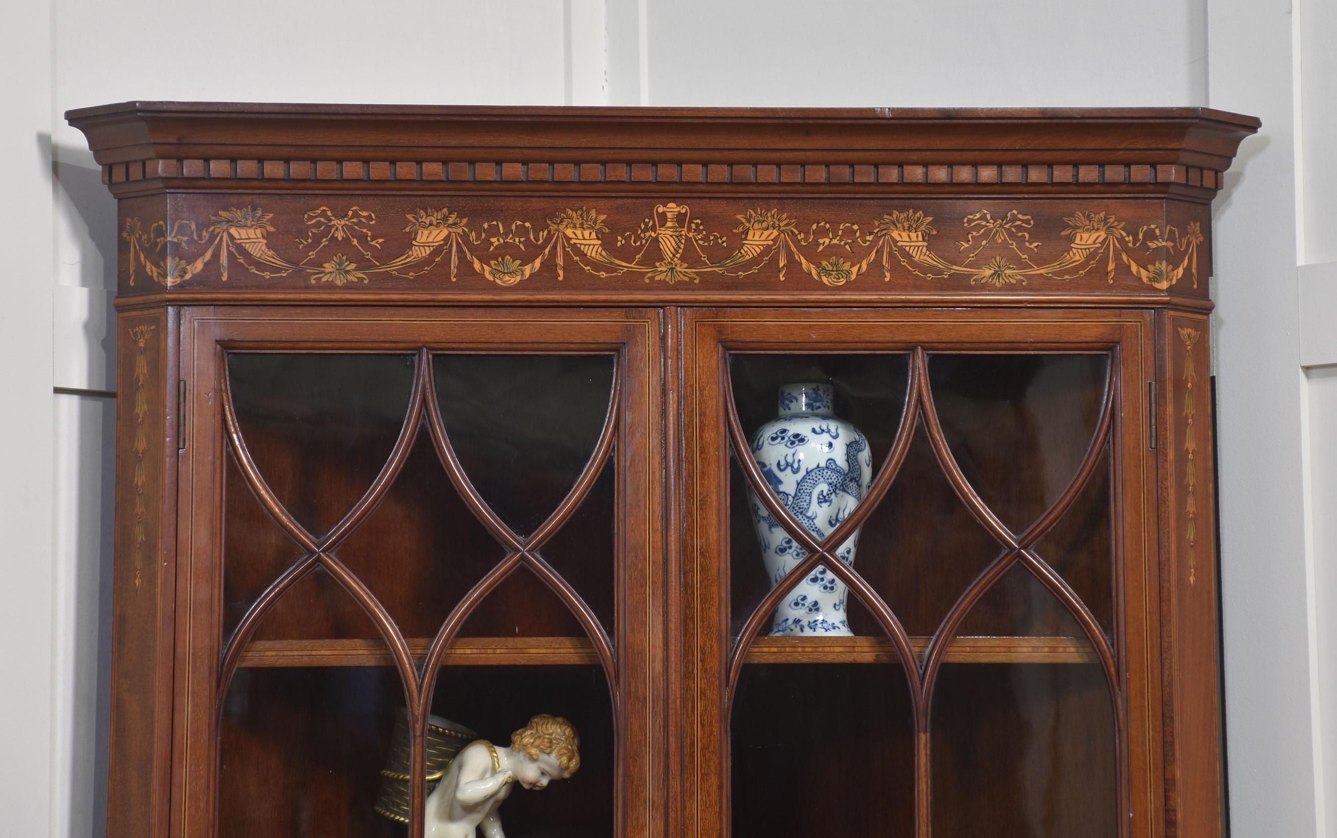 British Mahogany inlaid corner cabinet For Sale