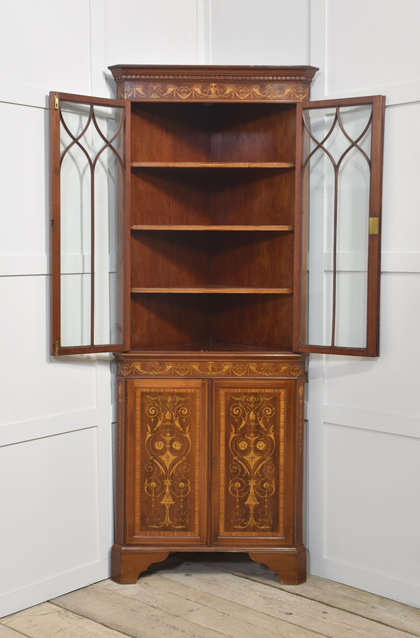 Mahogany inlaid corner cabinet In Good Condition For Sale In Cheshire, GB