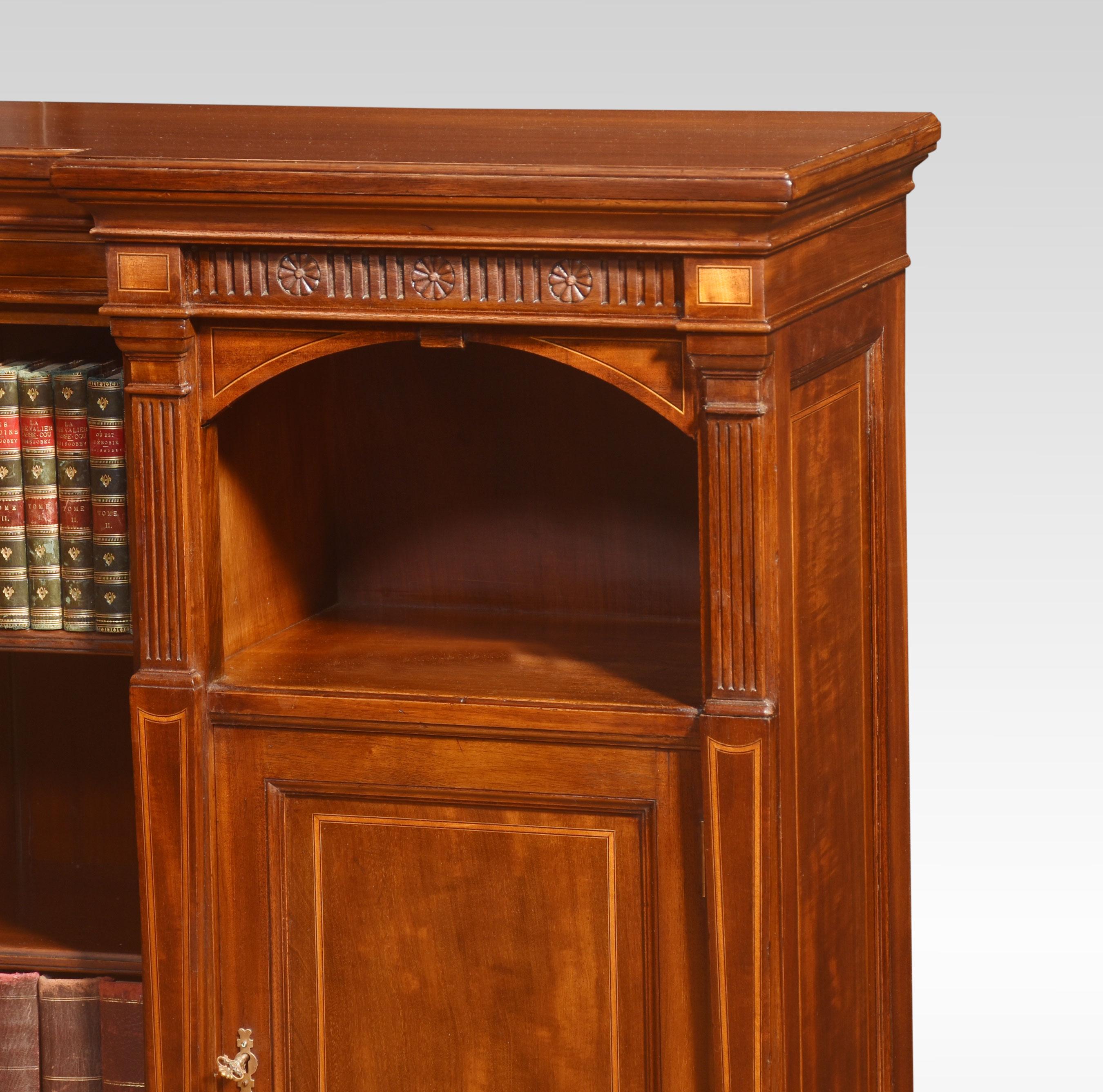 Mahogany inlaid corner open bookcase In Good Condition For Sale In Cheshire, GB