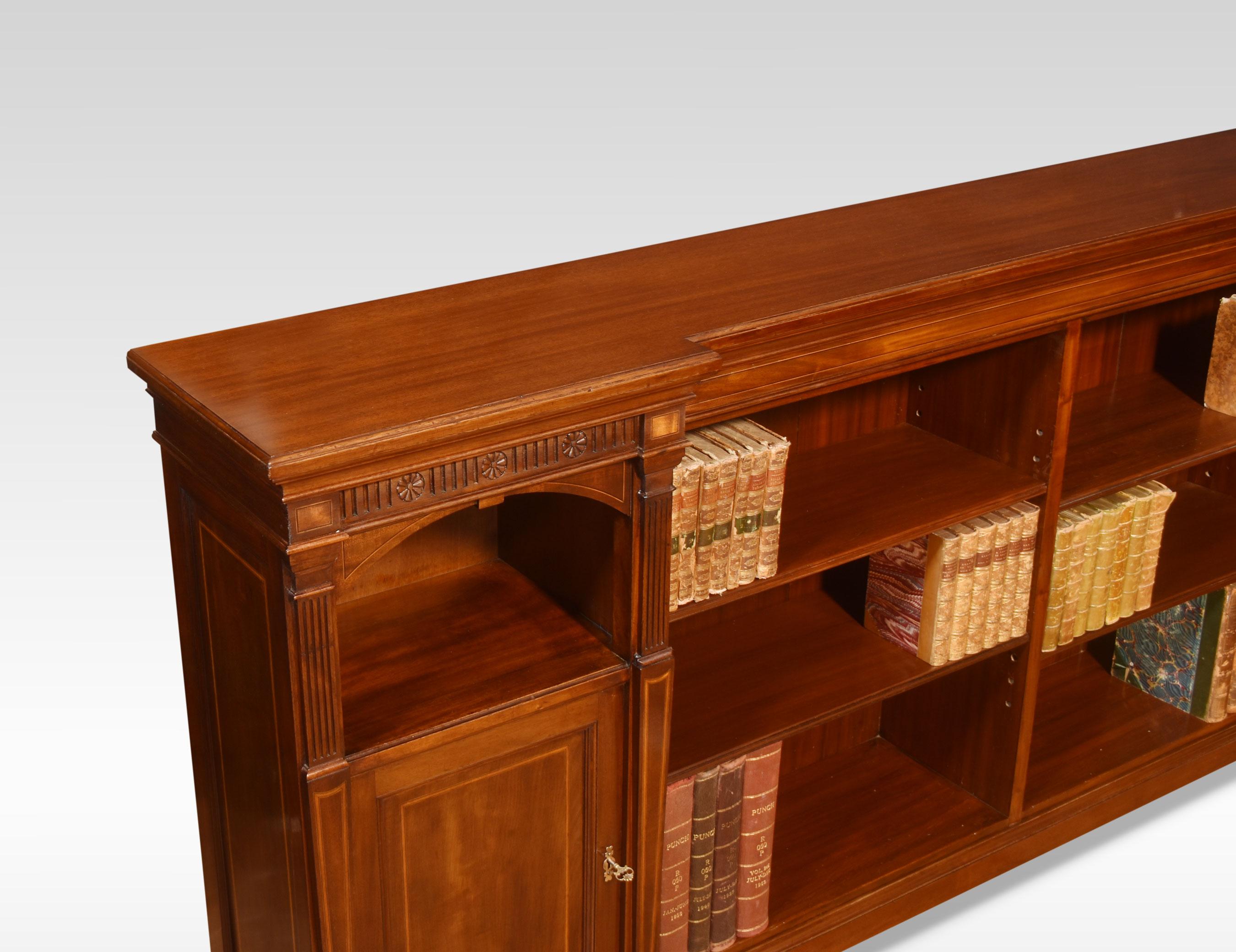 Wood Mahogany inlaid corner open bookcase For Sale