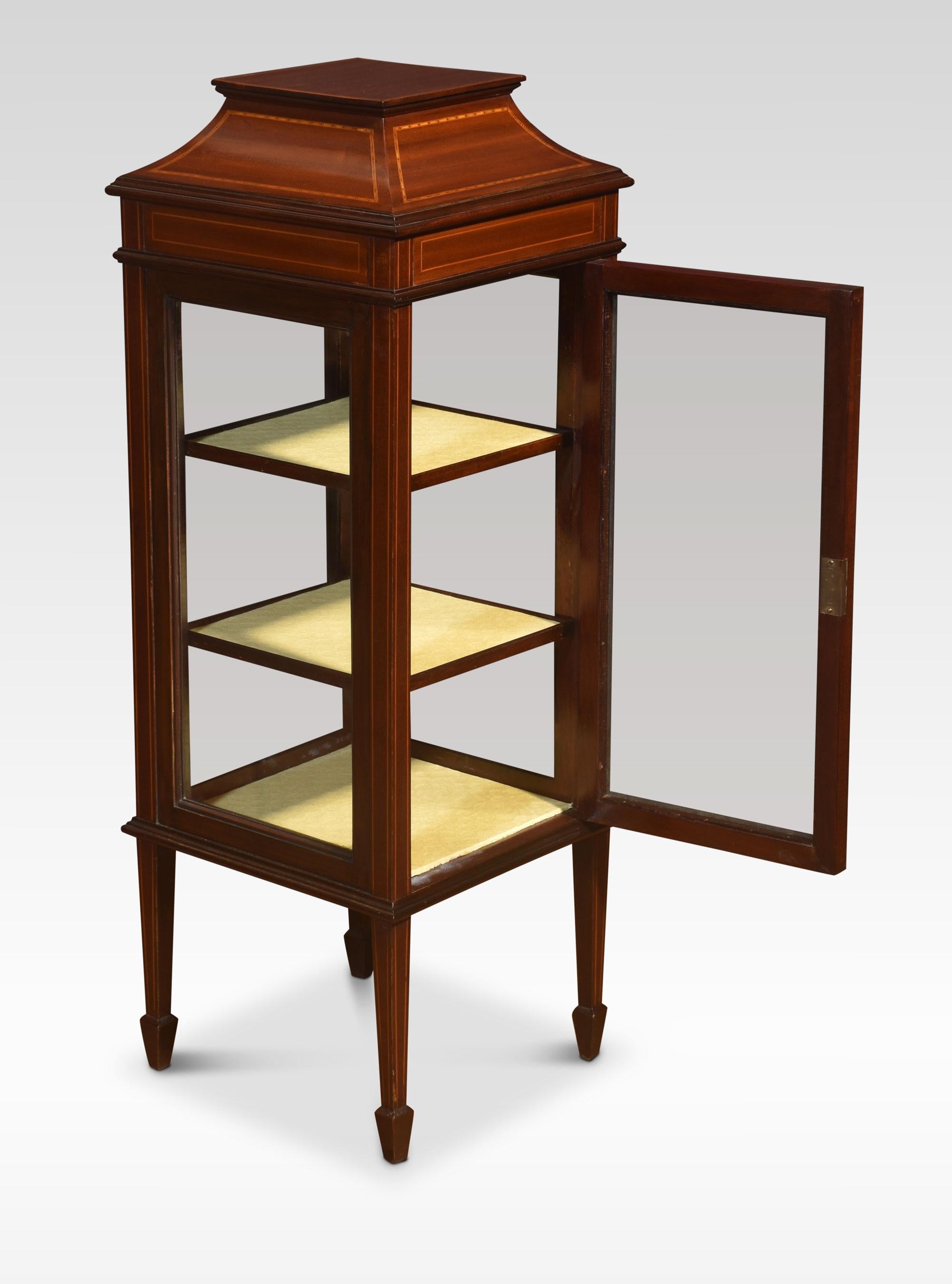 Mahogany inlaid display cabinet In Good Condition For Sale In Cheshire, GB