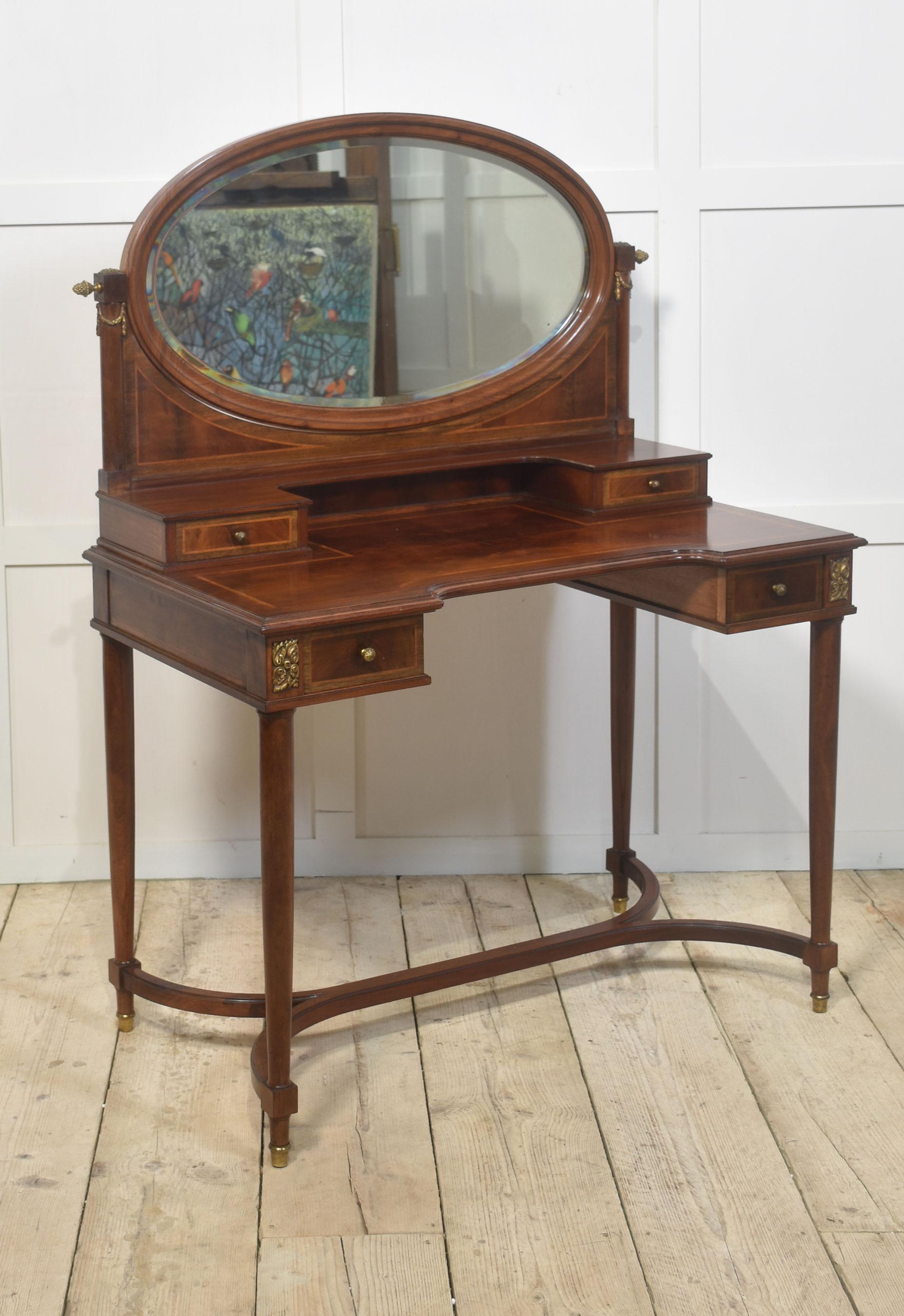Mahogany inlaid dressing table For Sale 4