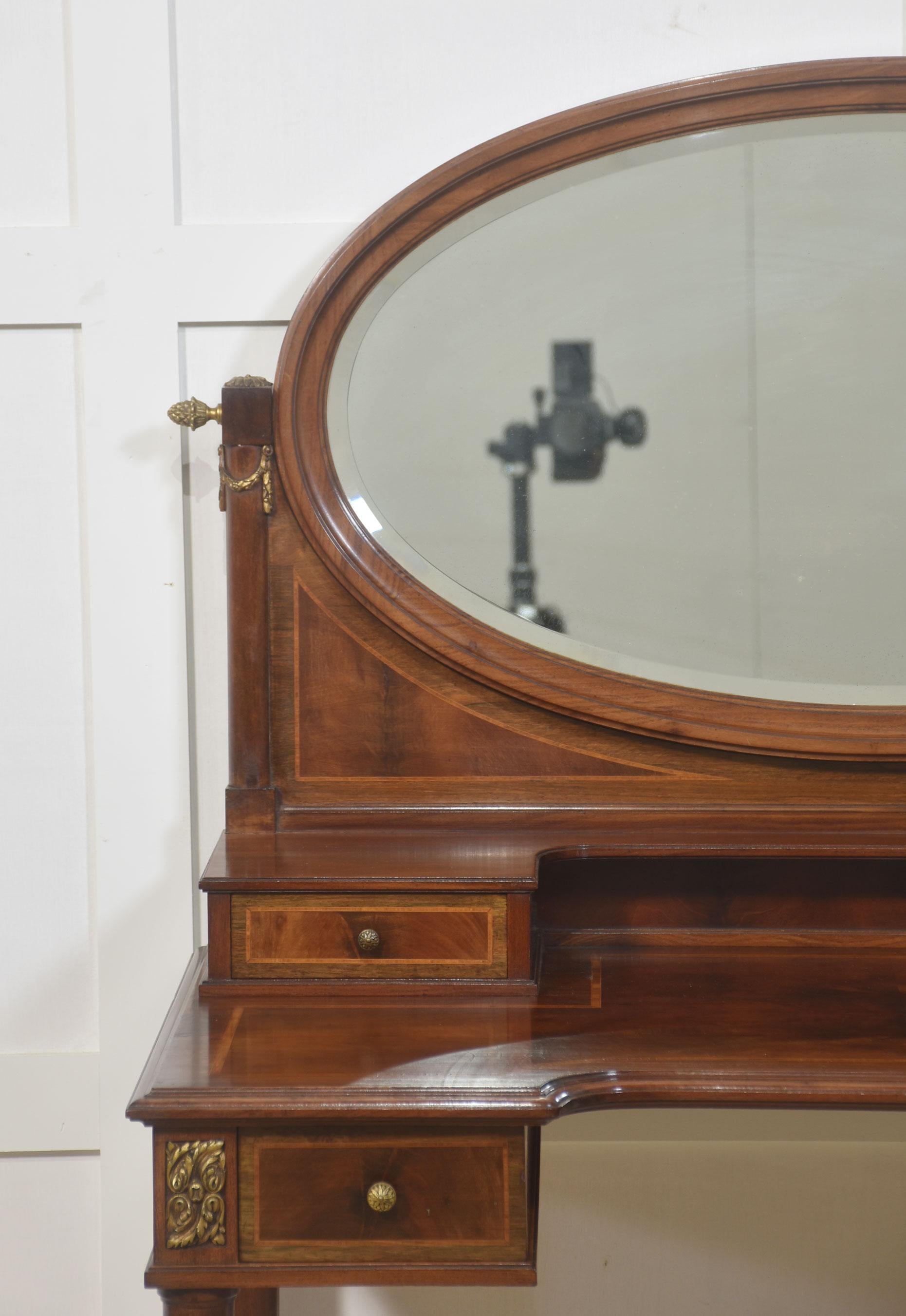 Mahogany inlaid dressing table In Good Condition For Sale In Cheshire, GB