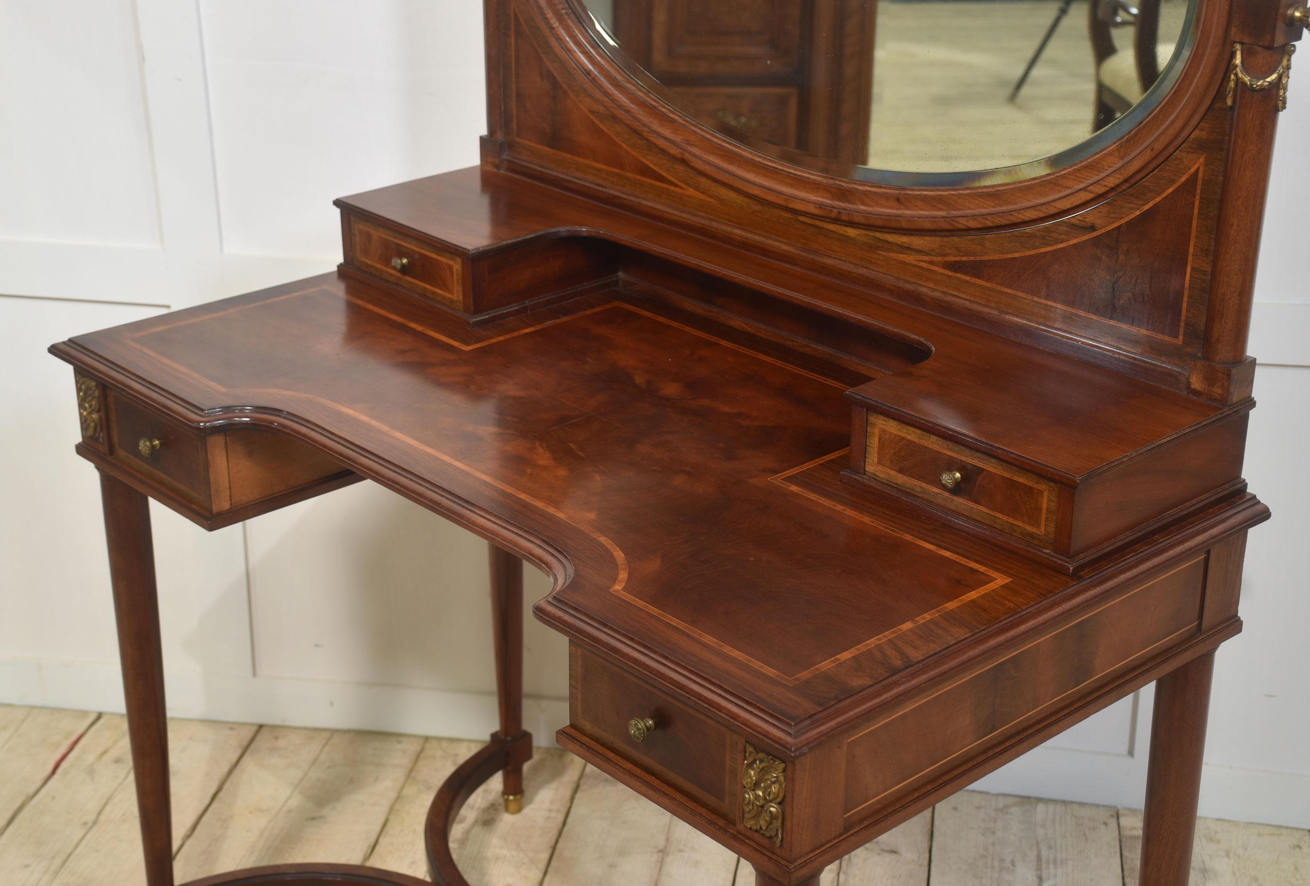 Wood Mahogany inlaid dressing table For Sale