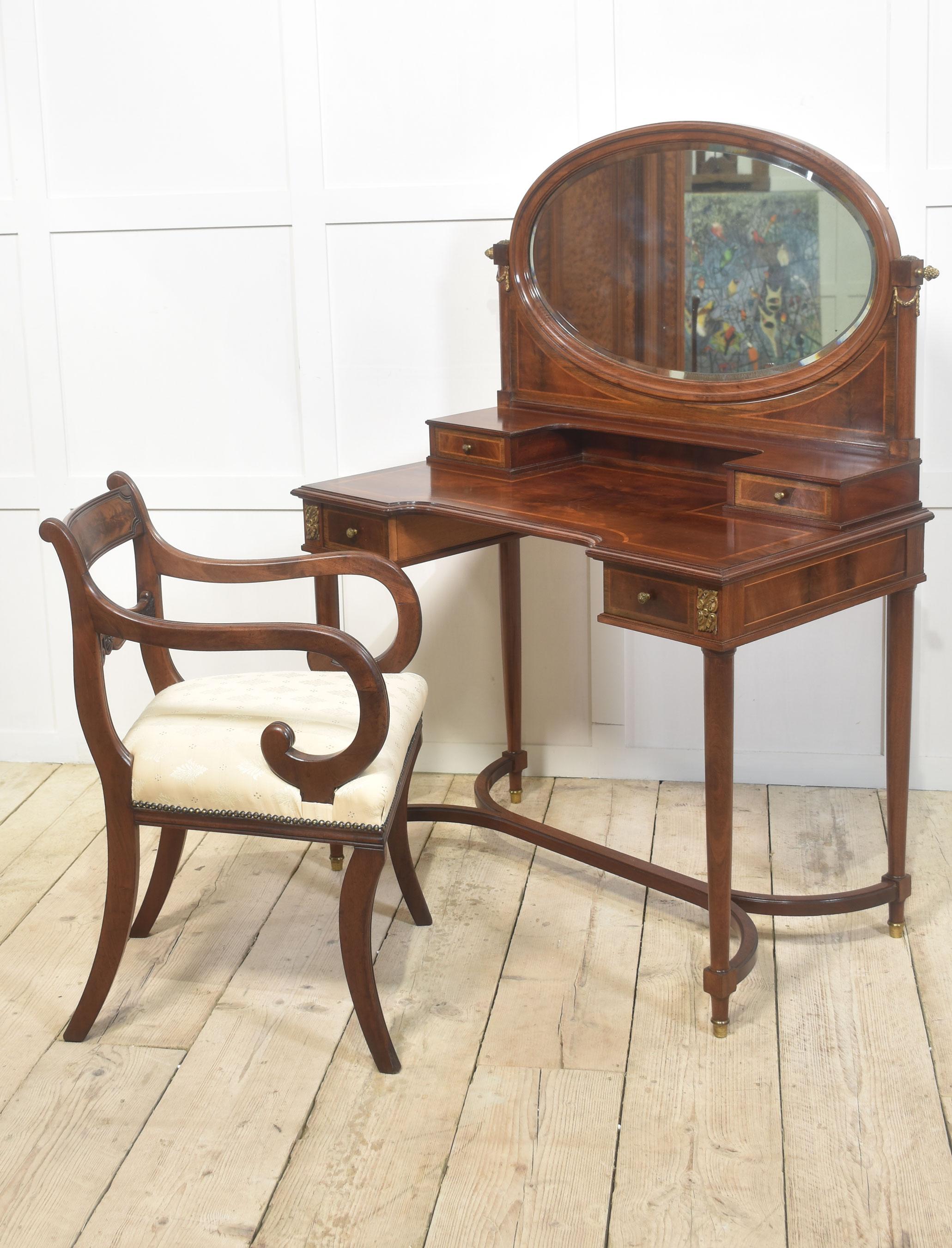 Mahogany inlaid dressing table For Sale 3