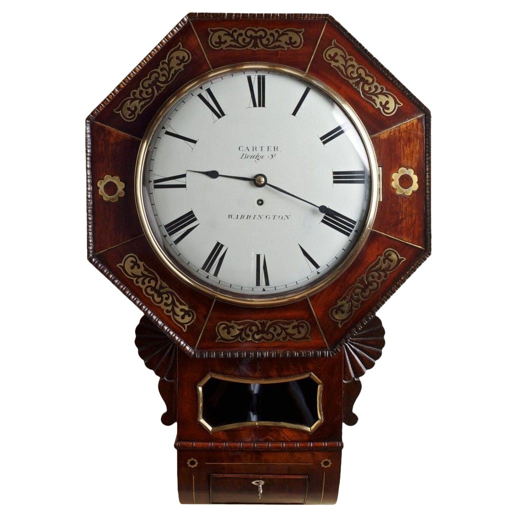 Horloge murale anglaise à cadran fusée en acajou incrusté de Carter of Warrington