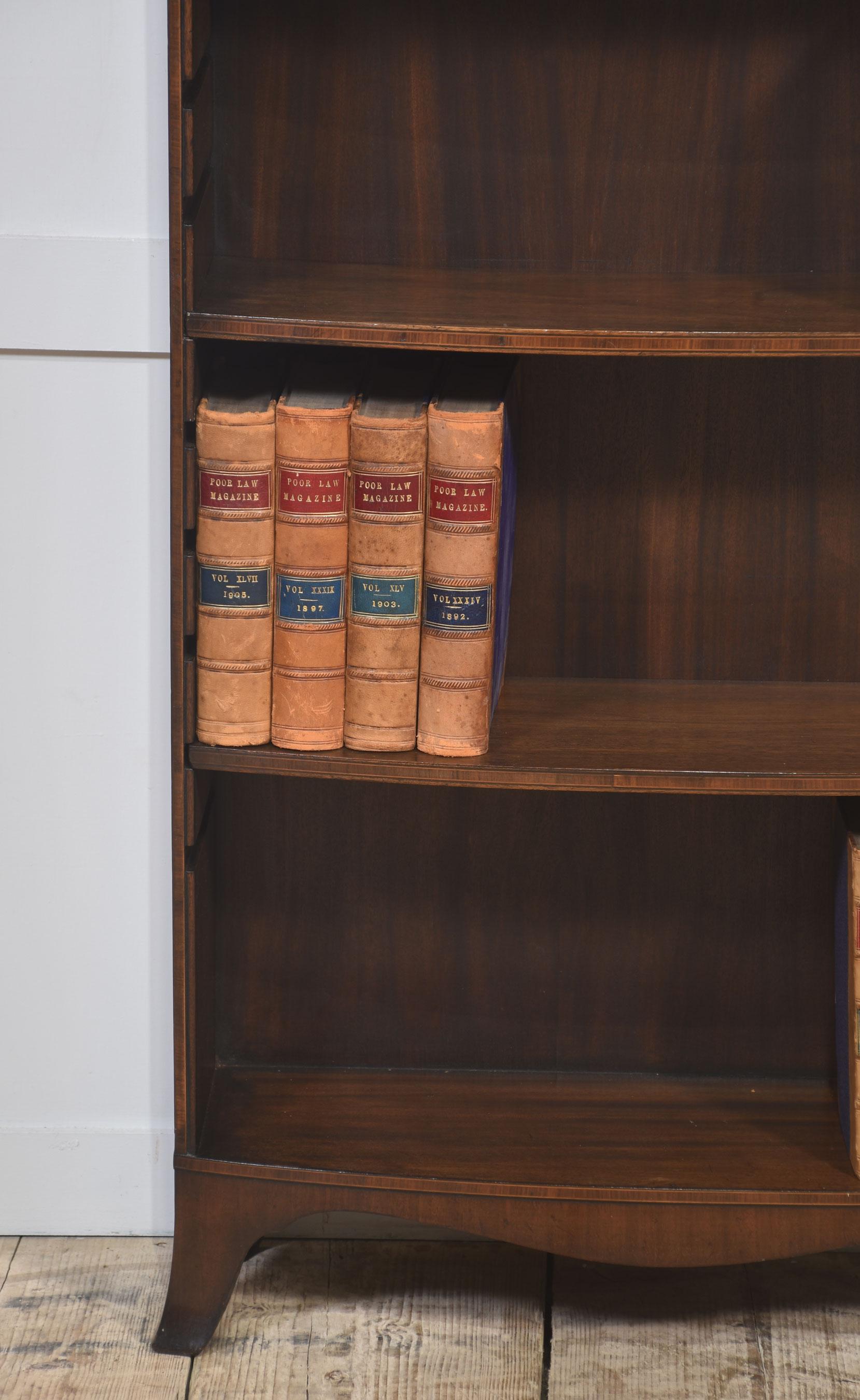Bibliothèque ouverte en acajou marqueté Bon état - En vente à Cheshire, GB
