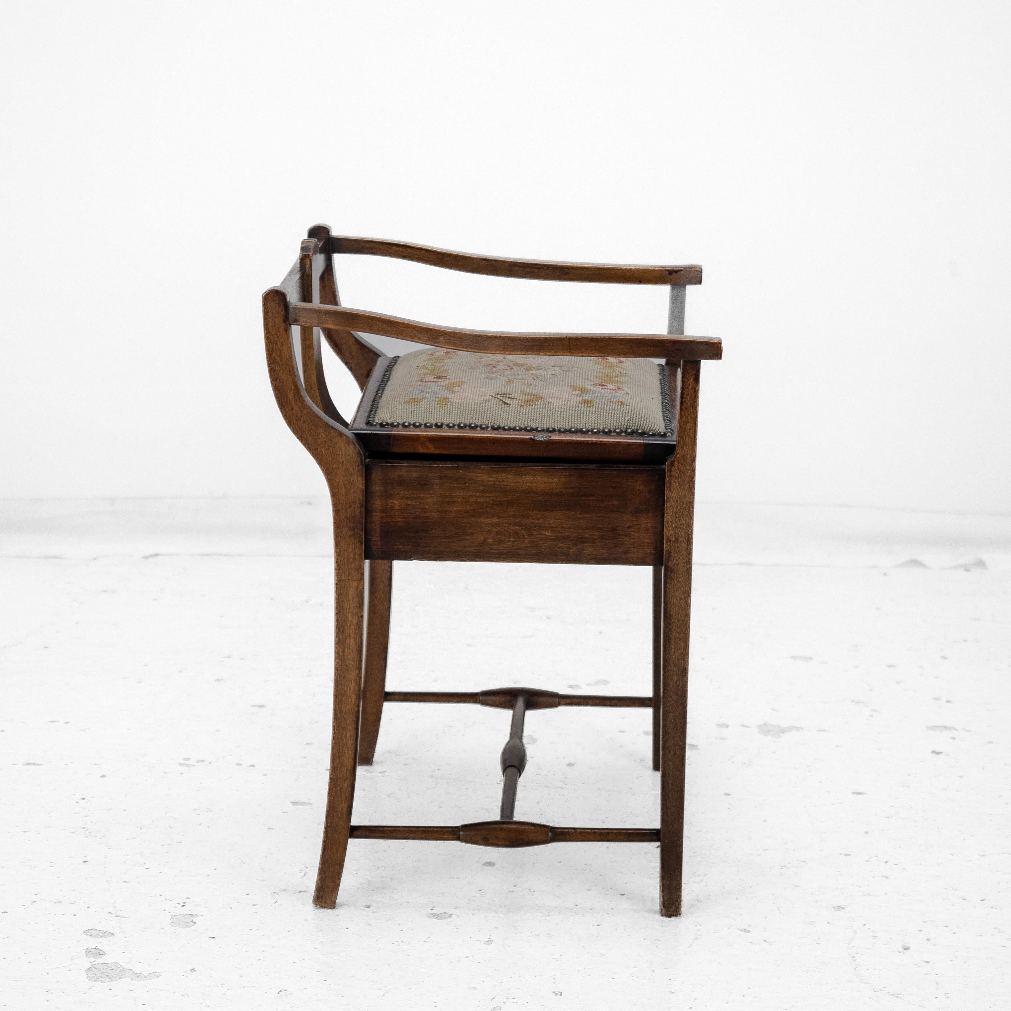 Asiento de Tapiz de Caoba con Incrustaciones Taburete para Piano / Música Edwardian Incrustación en venta