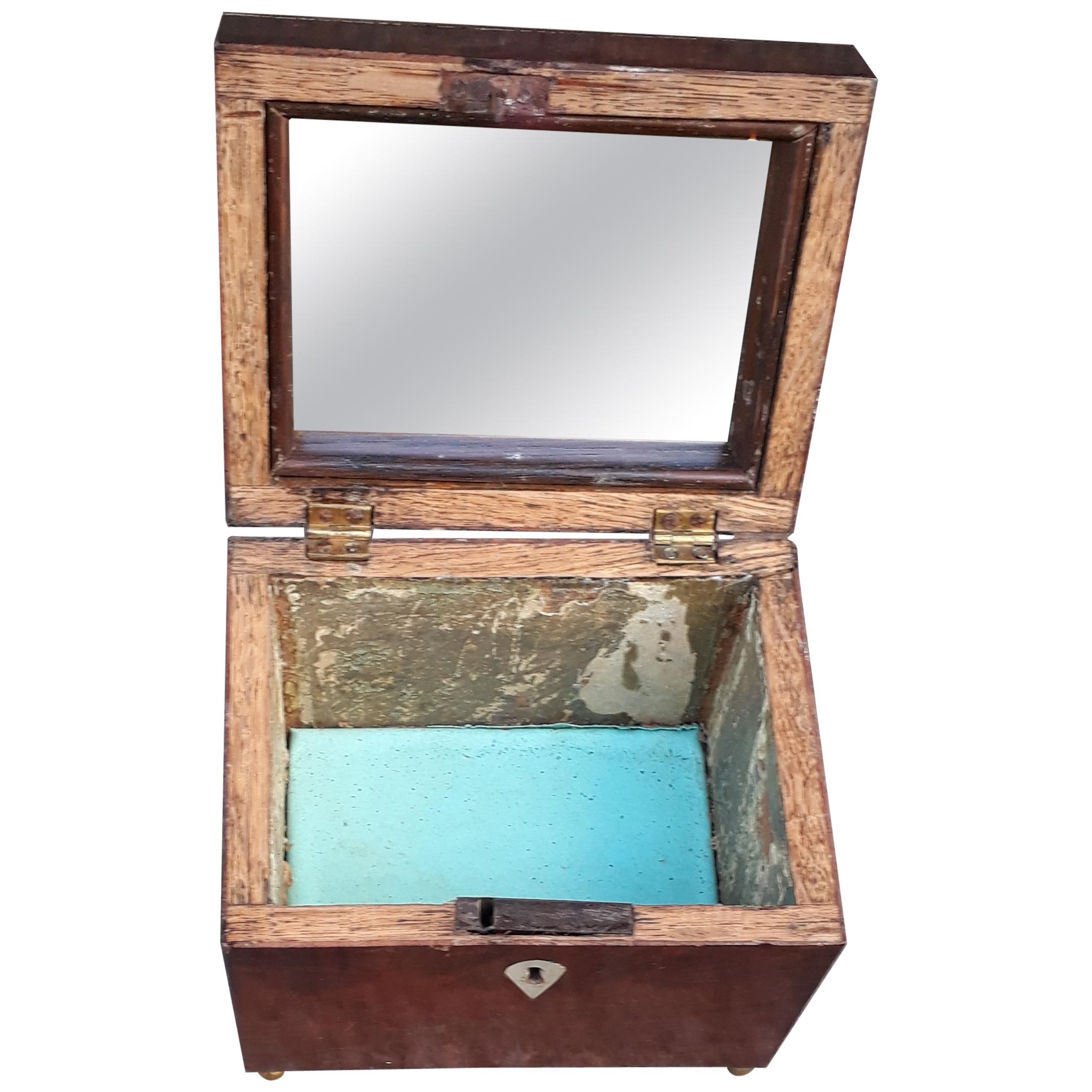 Artisanat Boîte à bijoux en acajou avec miroir en vente