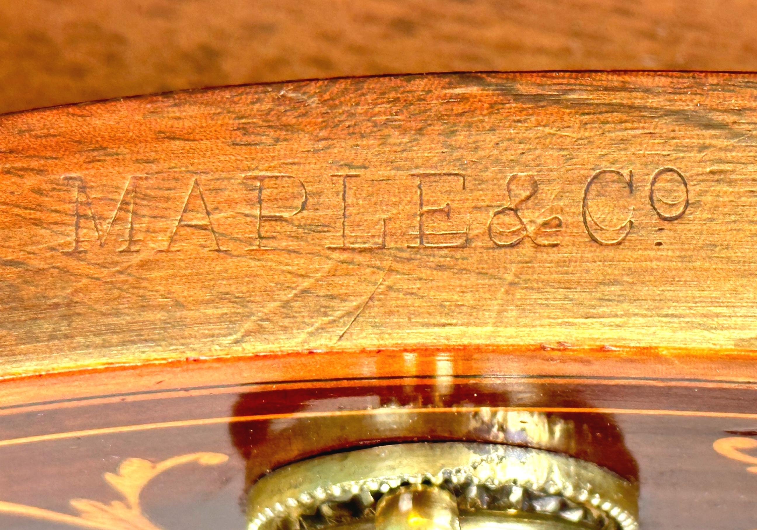 Acajou Table à écrire en forme de rein en acajou du 19ème siècle en vente