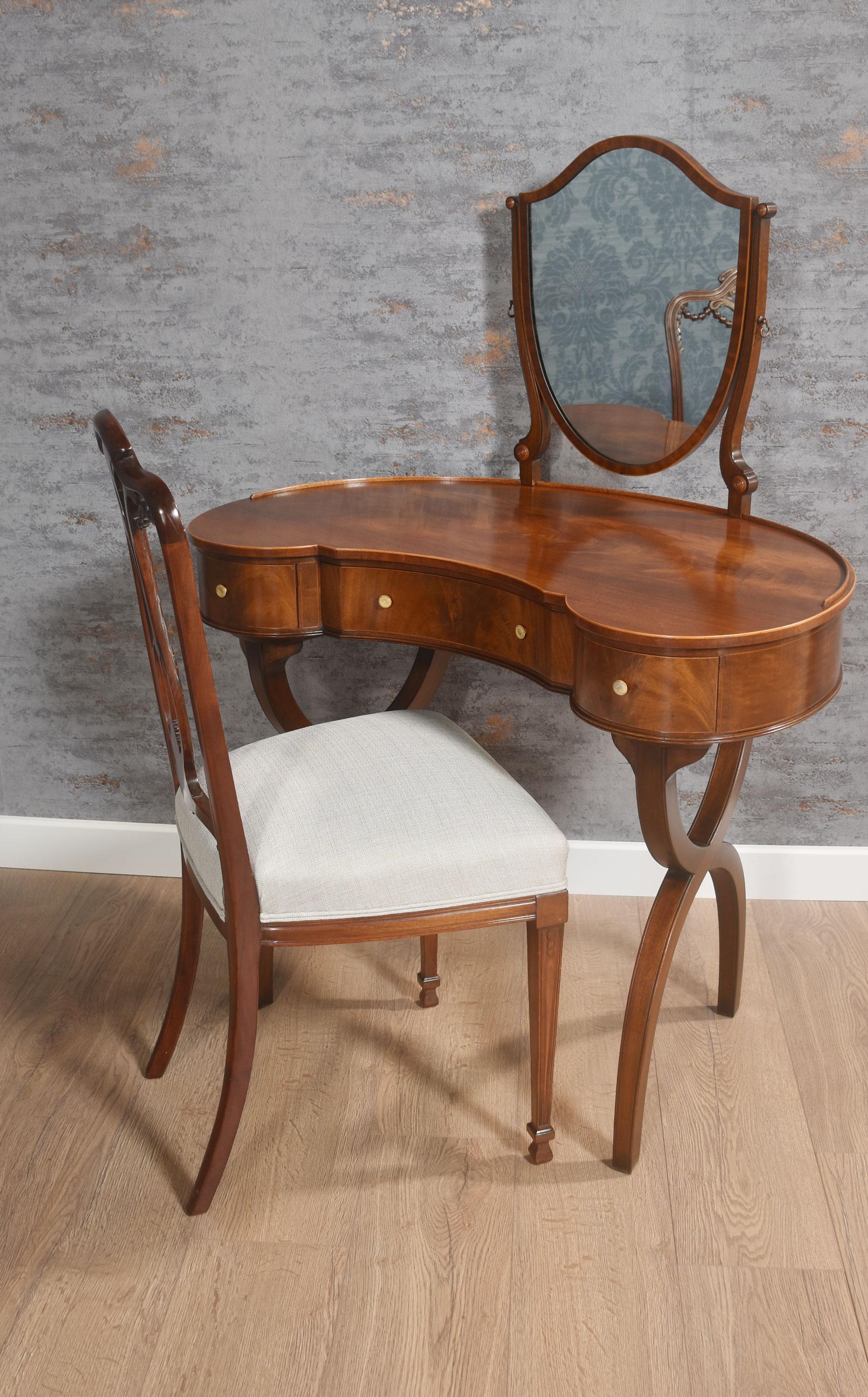 Mahogany kidney shaped lady’s dressing table 3