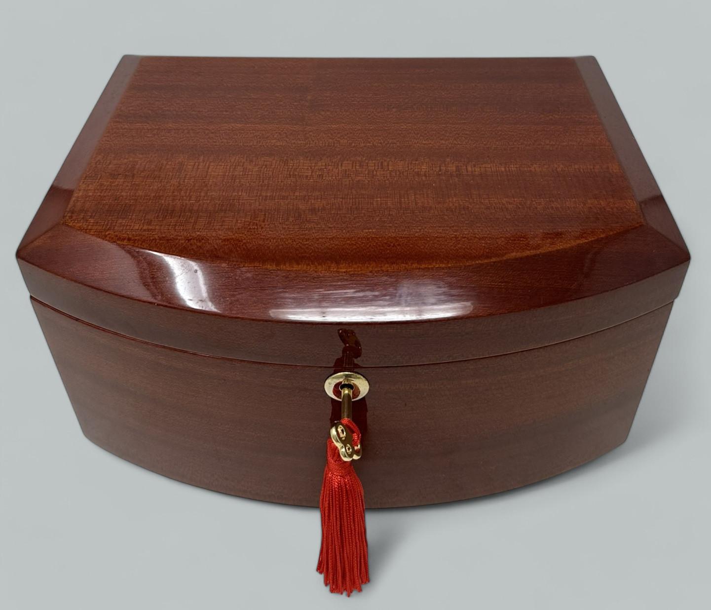 Moderne Coffret acajou pour bijoux faits main Manning Ireland Irish New en vente