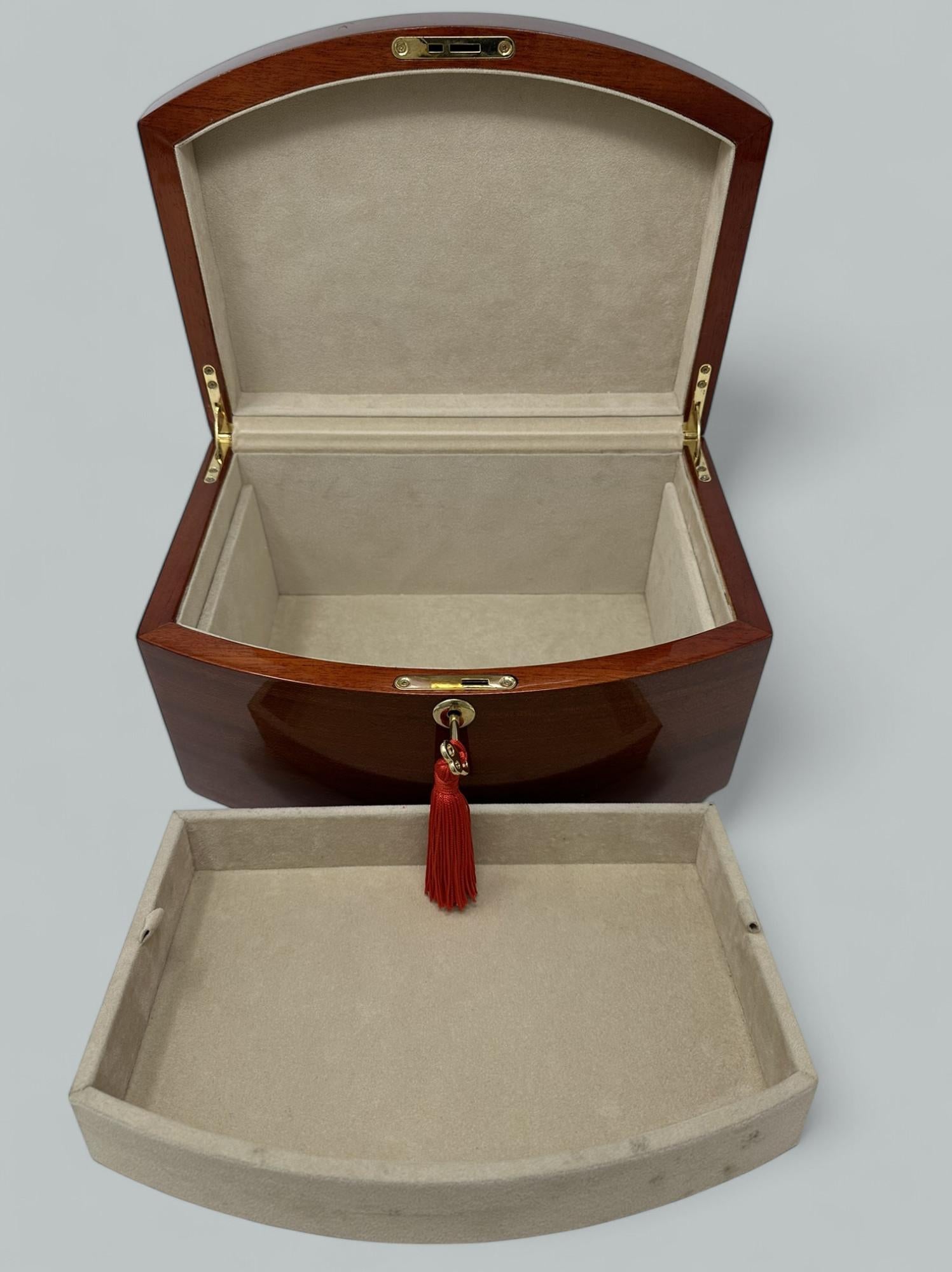 Poli Coffret acajou pour bijoux faits main Manning Ireland Irish New en vente