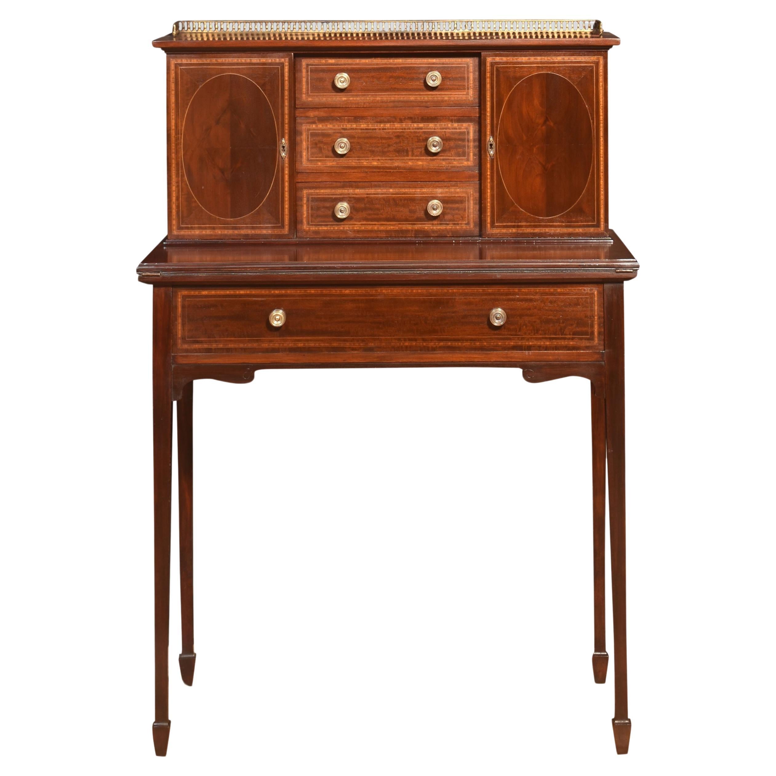 Mahogany lady’s writing desk For Sale
