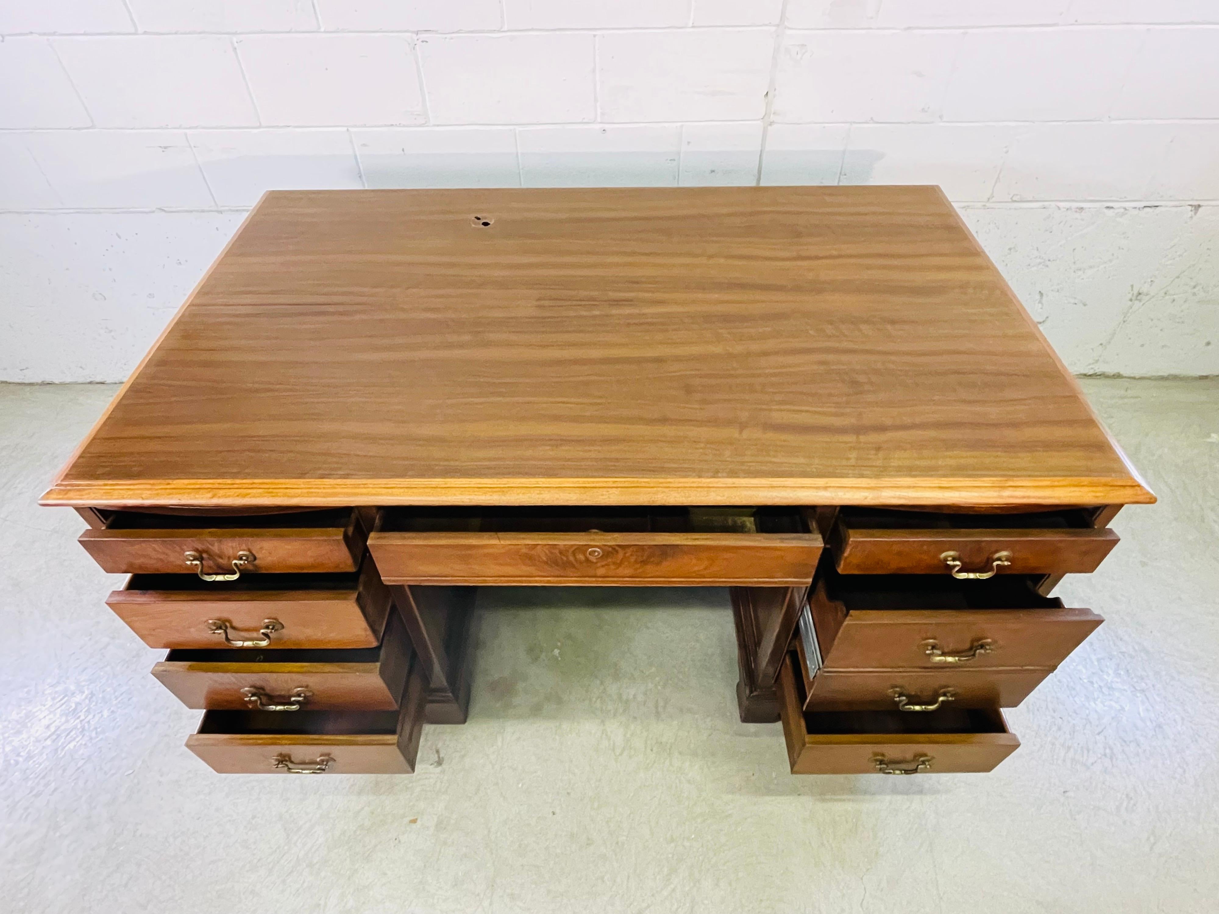 Mahogany Large Executive Desk In Good Condition For Sale In Amherst, NH