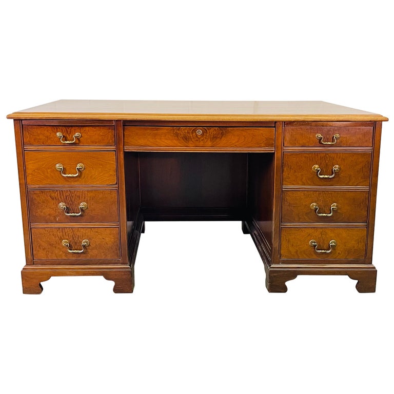 Mahogany Large Executive Desk For Sale at 1stDibs
