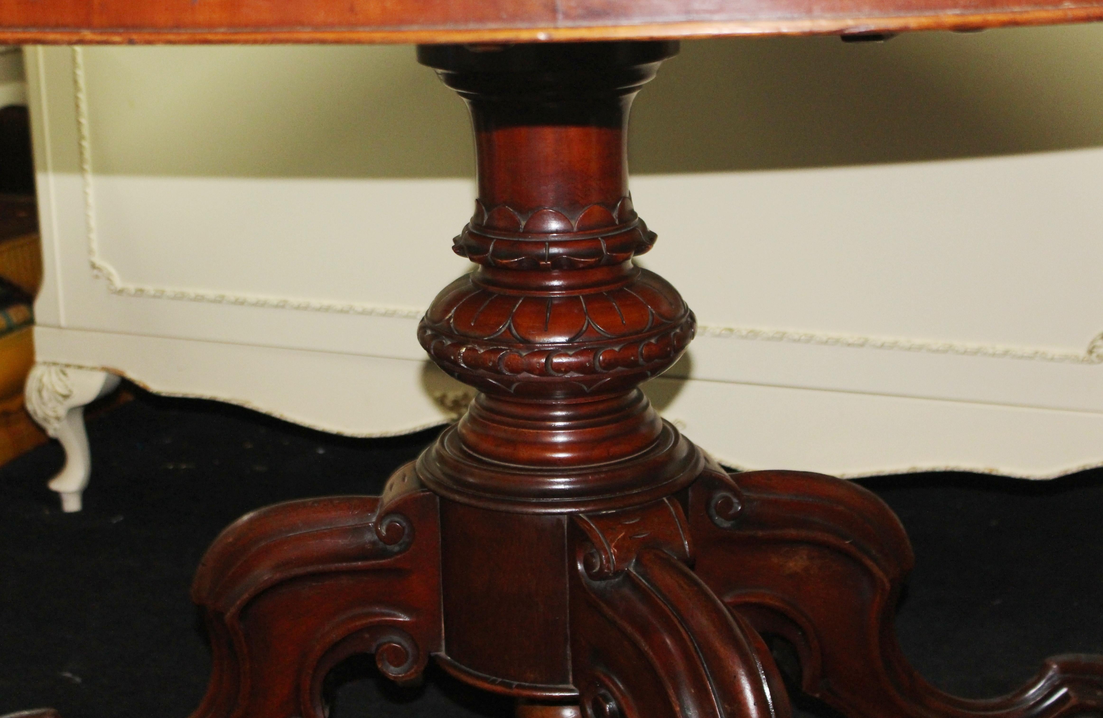 Mahogany Late 19th C. Oval Table For Sale 2