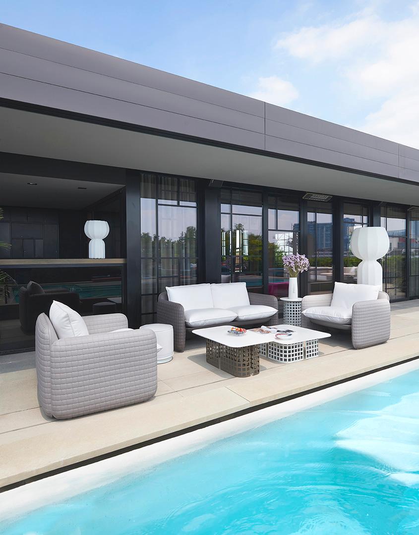 Puf Mara de piel de caoba by Lorenza Bozzoli en Nuevo estado para la venta en Geneve, CH
