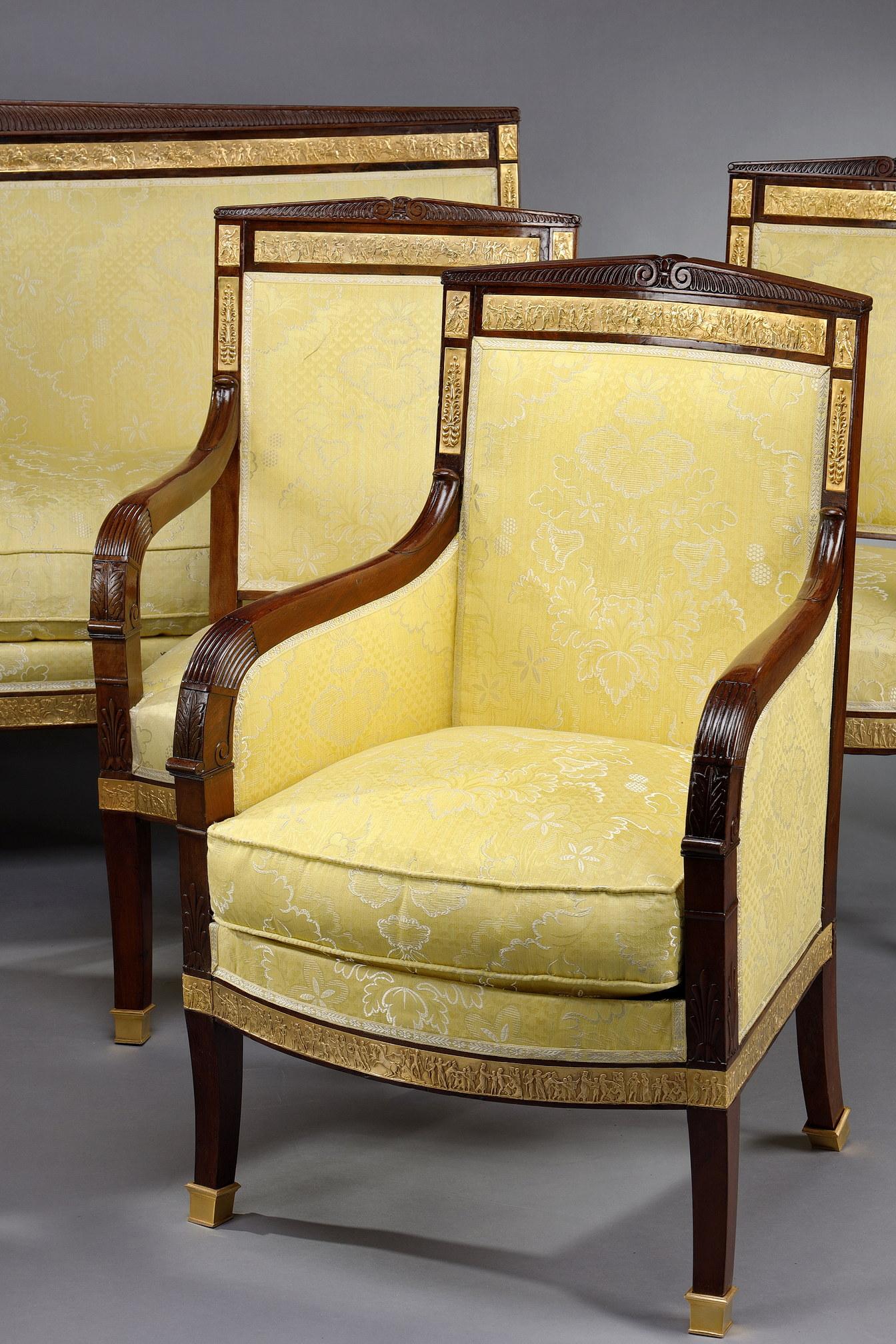 Milieu du XIXe siècle Salon en acajou avec quatre fauteuils, deux bergères et un canapé en vente
