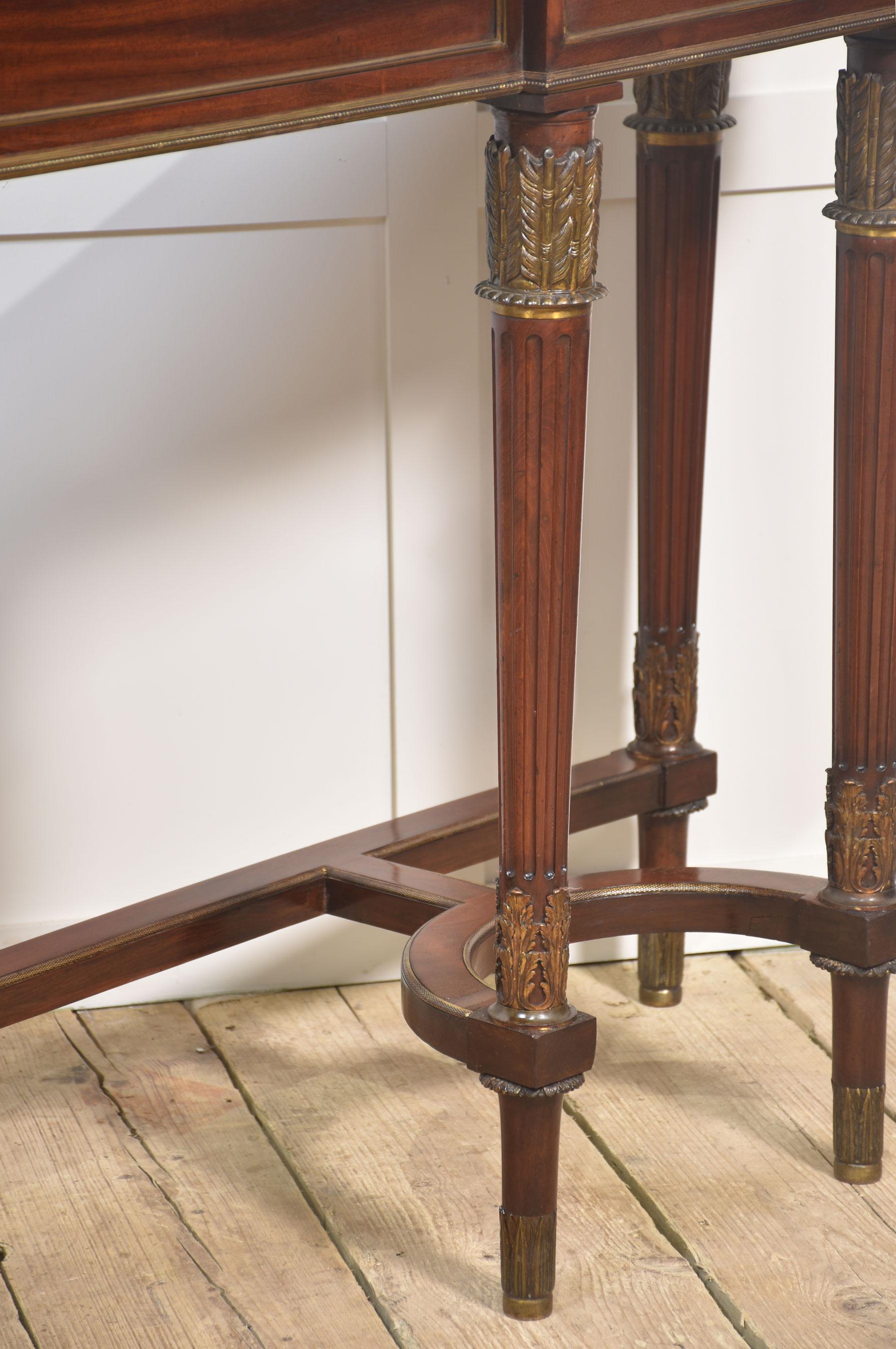 Longue table console en acajou de style néo-empereur français en vente 4