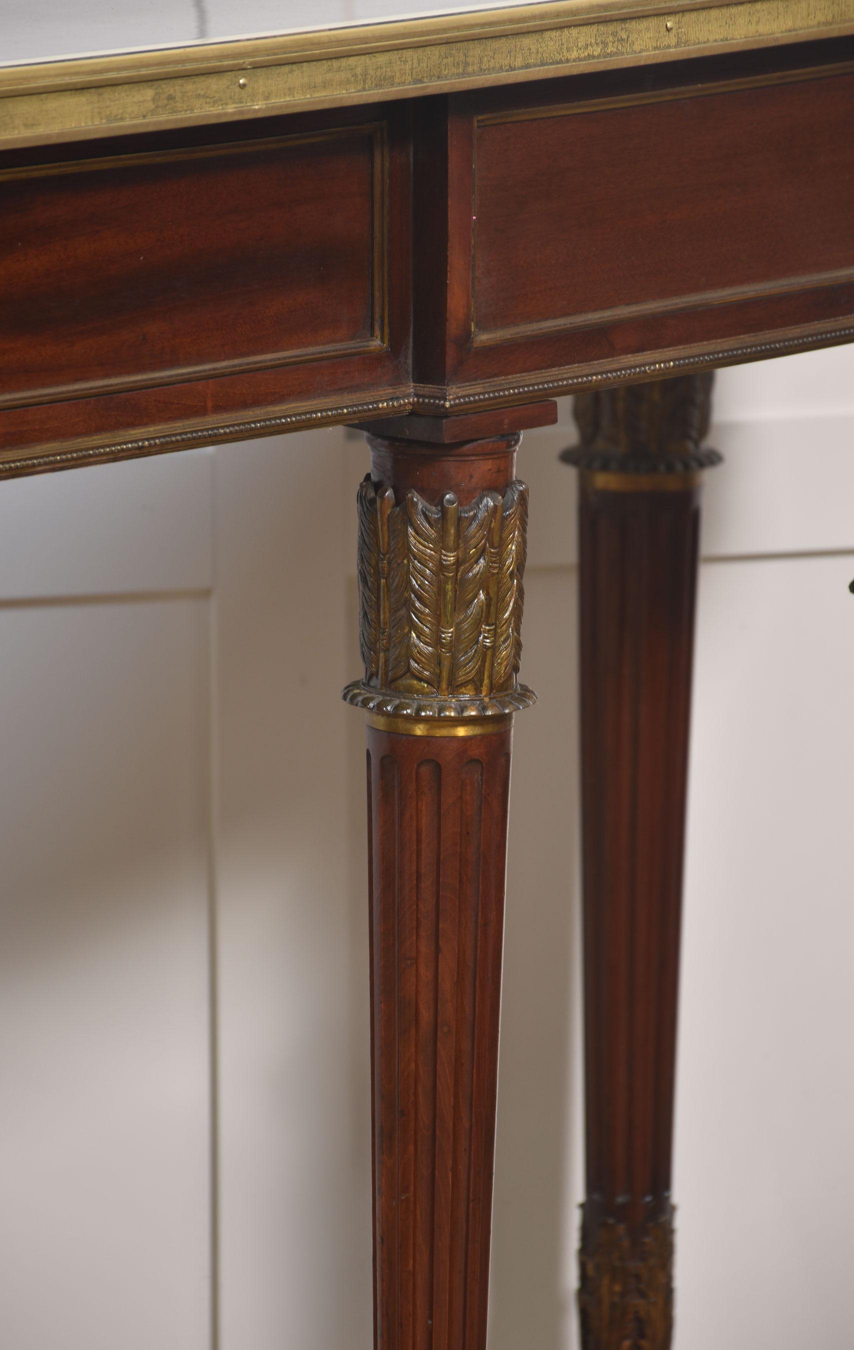 Longue table console en acajou de style néo-empereur français en vente 5