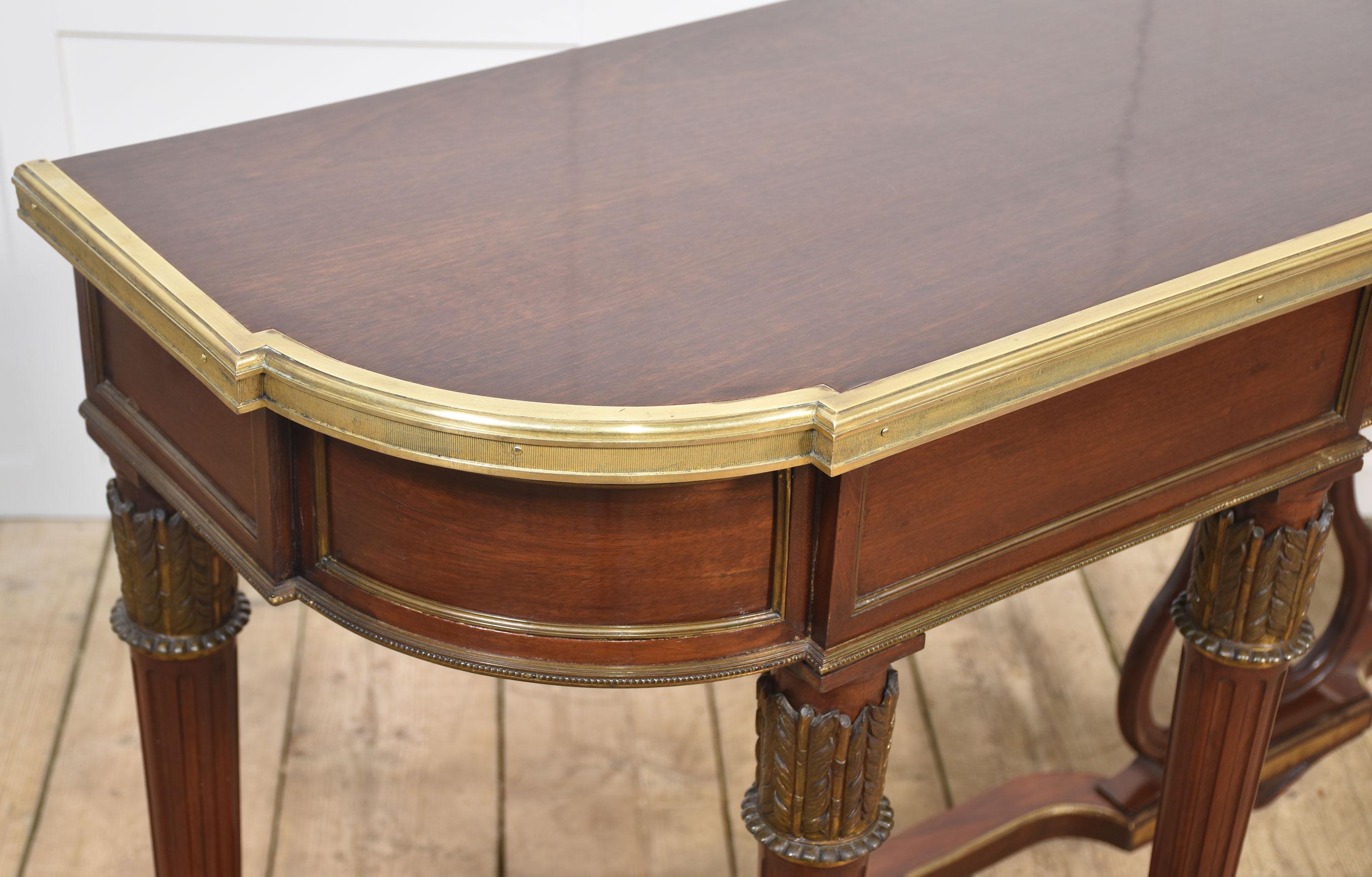 Longue table console en acajou de style néo-empereur français en vente 8