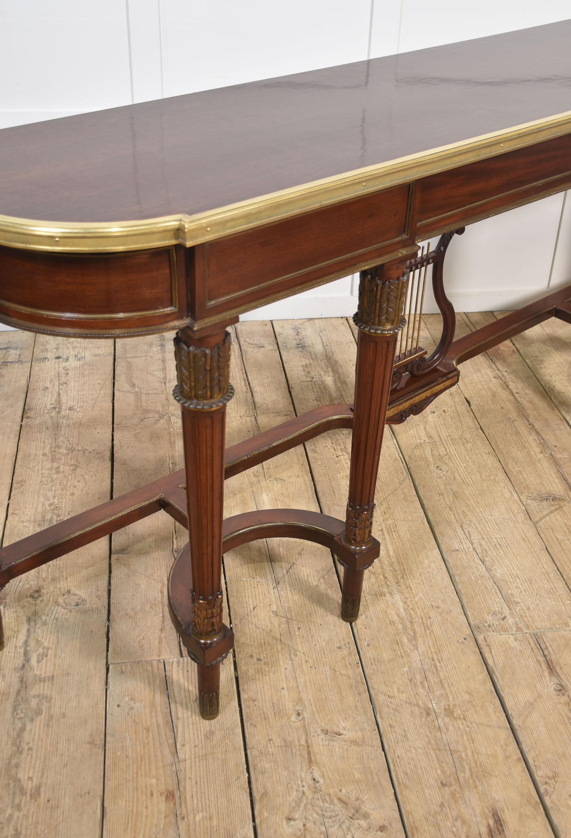 Longue table console en acajou de style néo-empereur français en vente 9