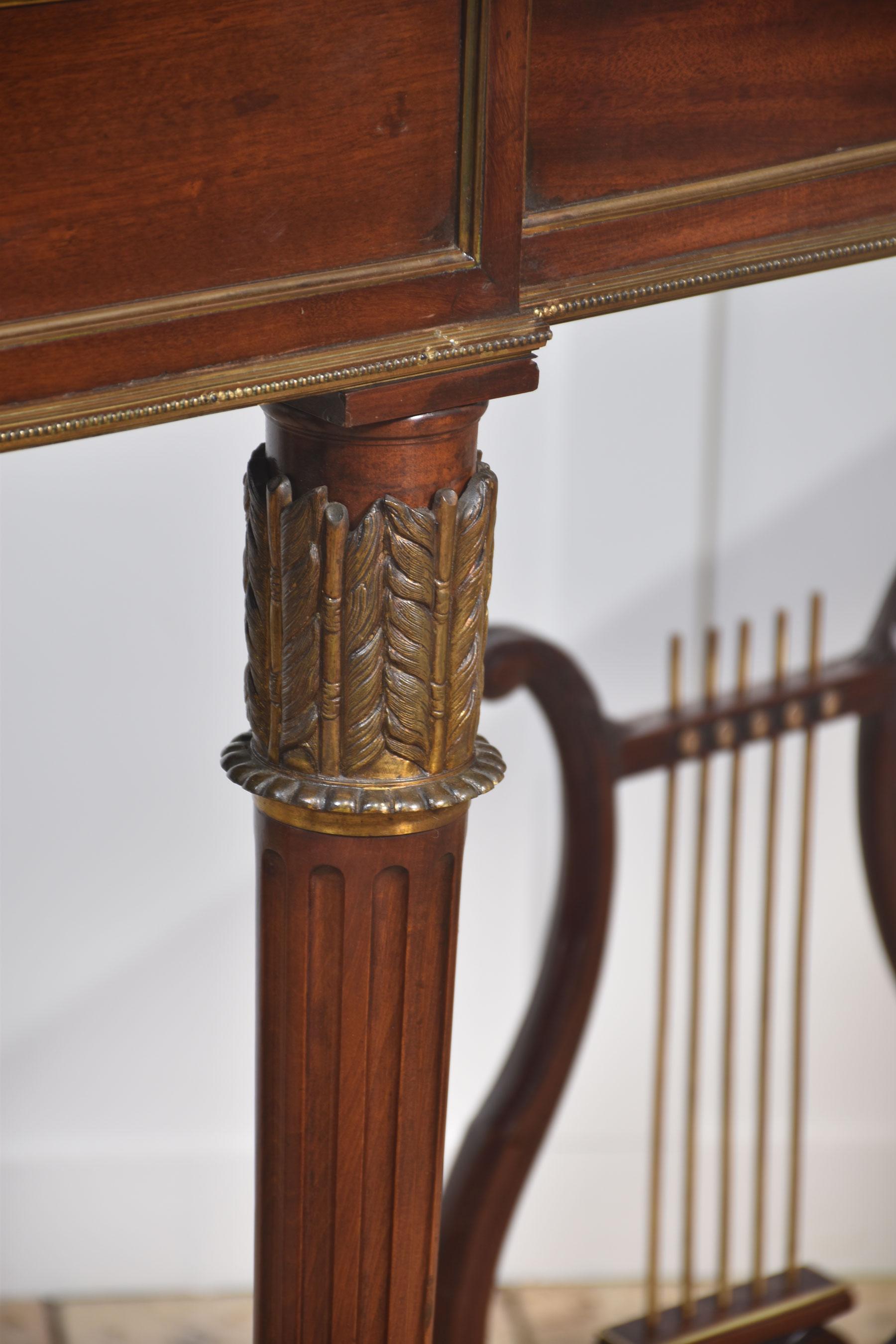 Longue table console en acajou de style néo-empereur français en vente 11