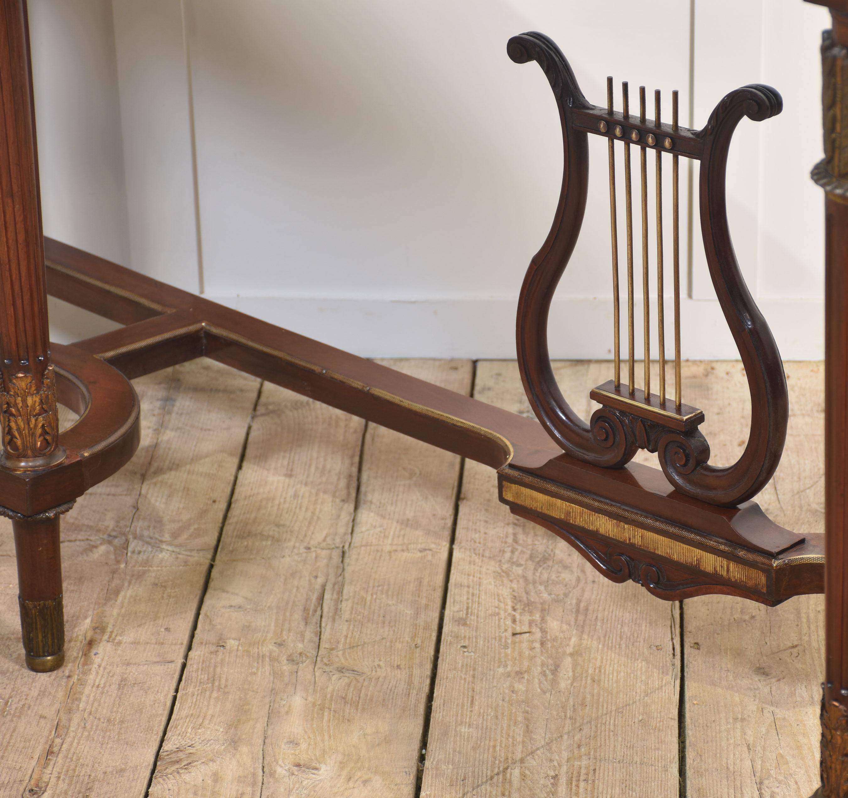 Longue table console en acajou de style néo-empereur français en vente 13