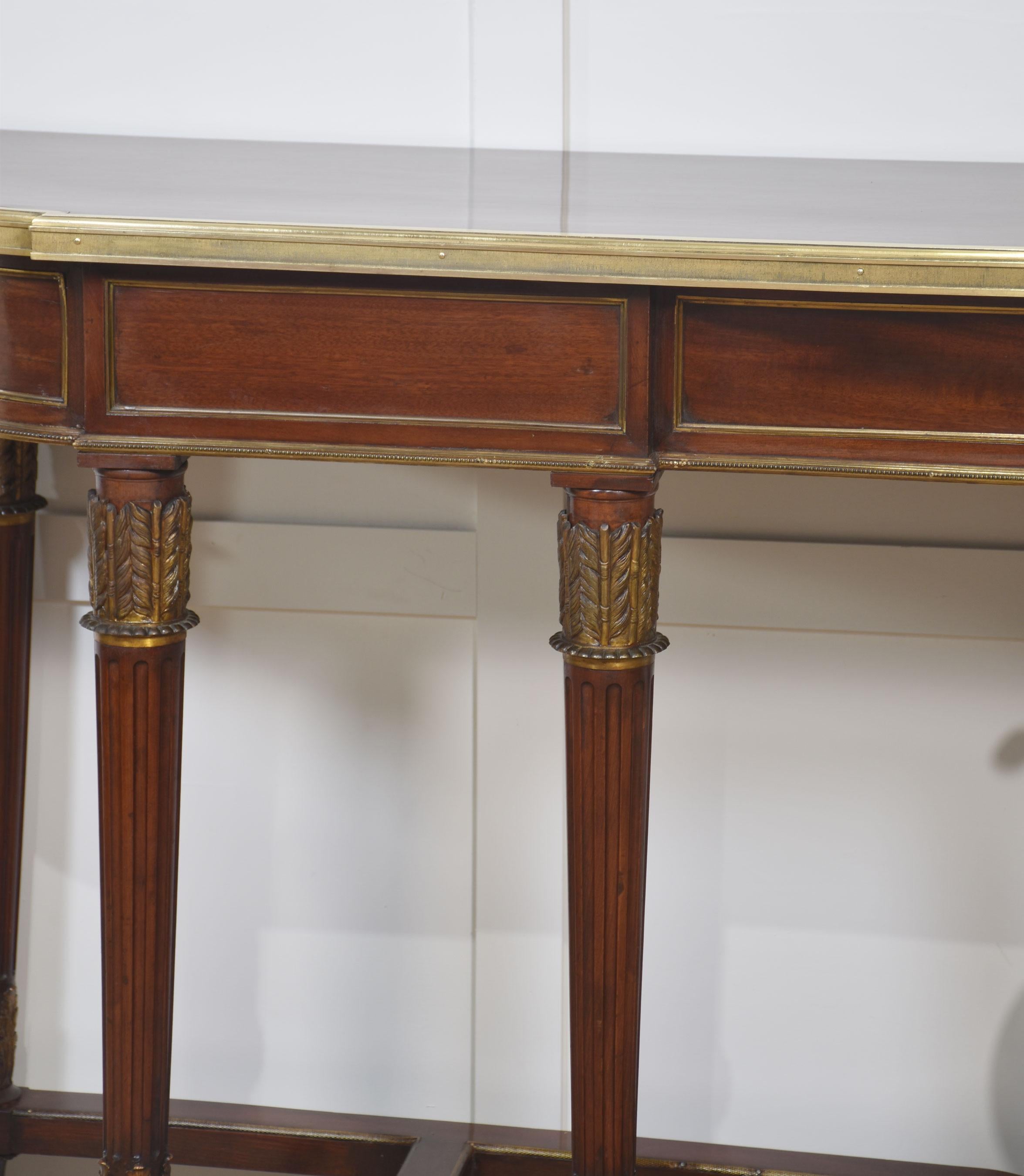 Français Longue table console en acajou de style néo-empereur français en vente