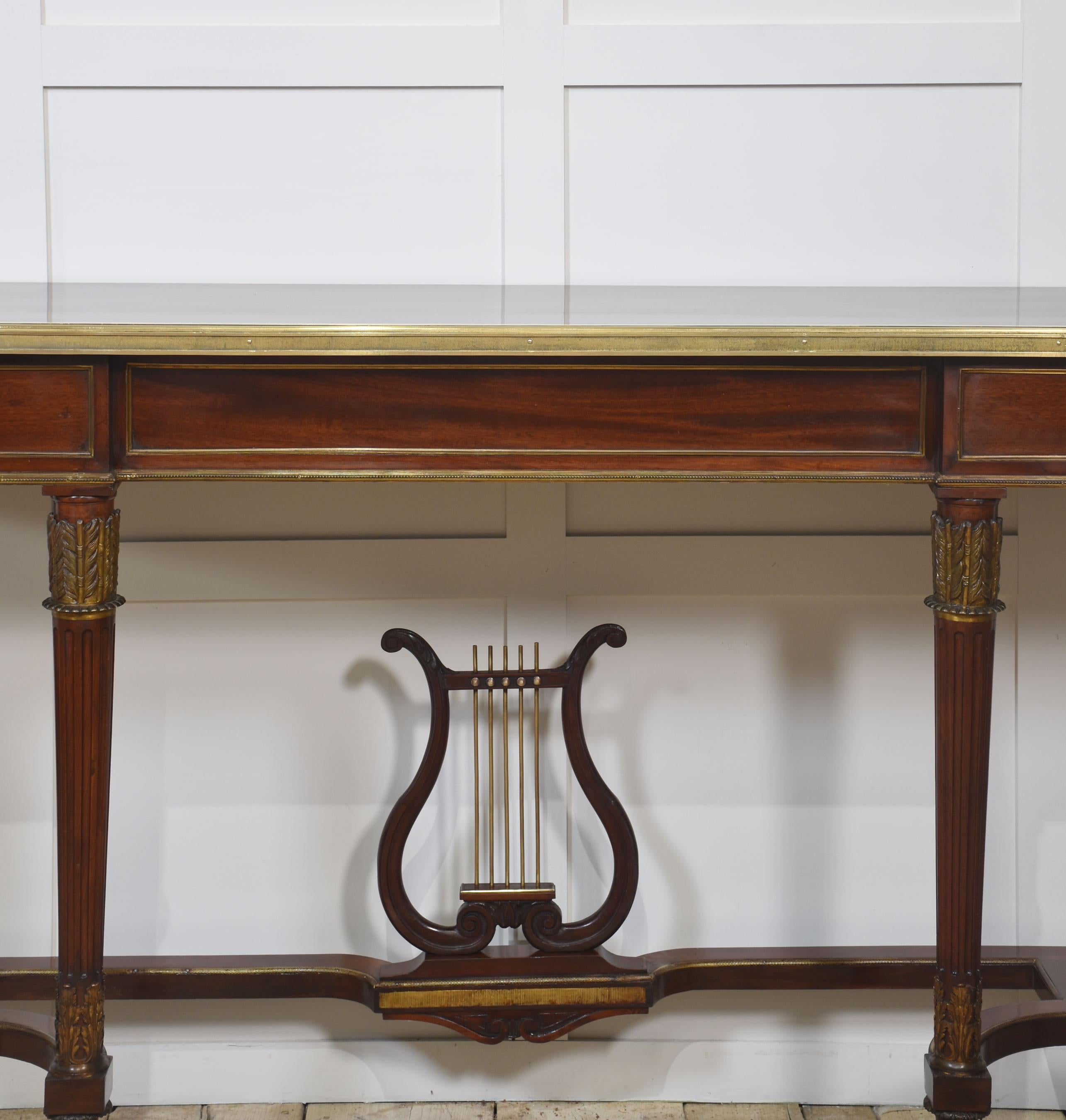 20ième siècle Longue table console en acajou de style néo-empereur français en vente