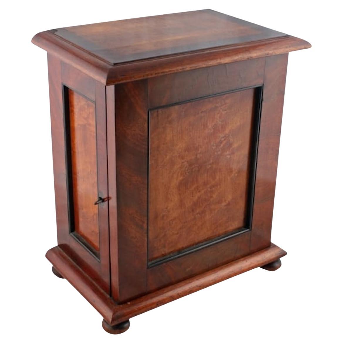 Armario de mesa de caoba y arce, S. XIX