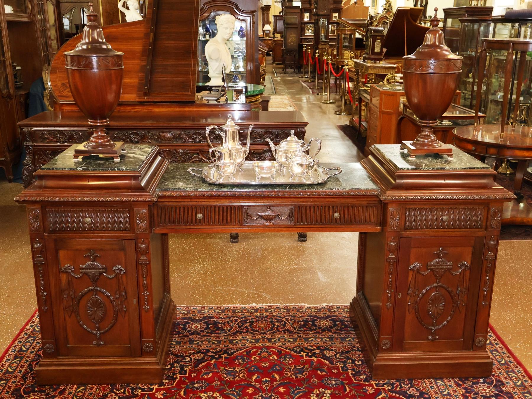 Mahagoni Marmorplatte Adam Stil Buffet Sideboard mit Messer-Boxen CIRCA 1900

Abmessungen: 83