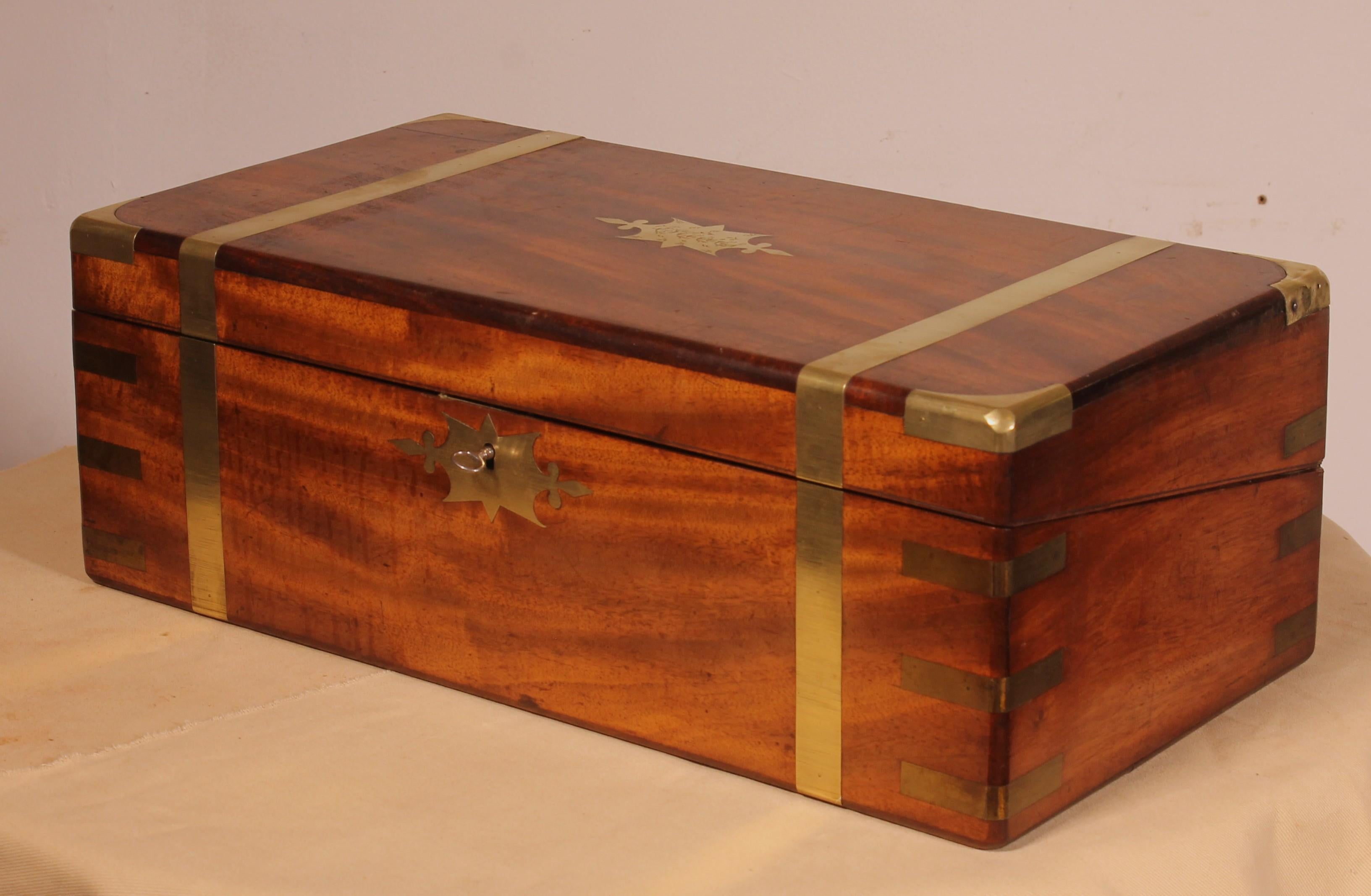 Mahagoni Marin oder Campaigner Schreiben Hang mit einem versteckten Fach, 19. (19. Jahrhundert) im Angebot