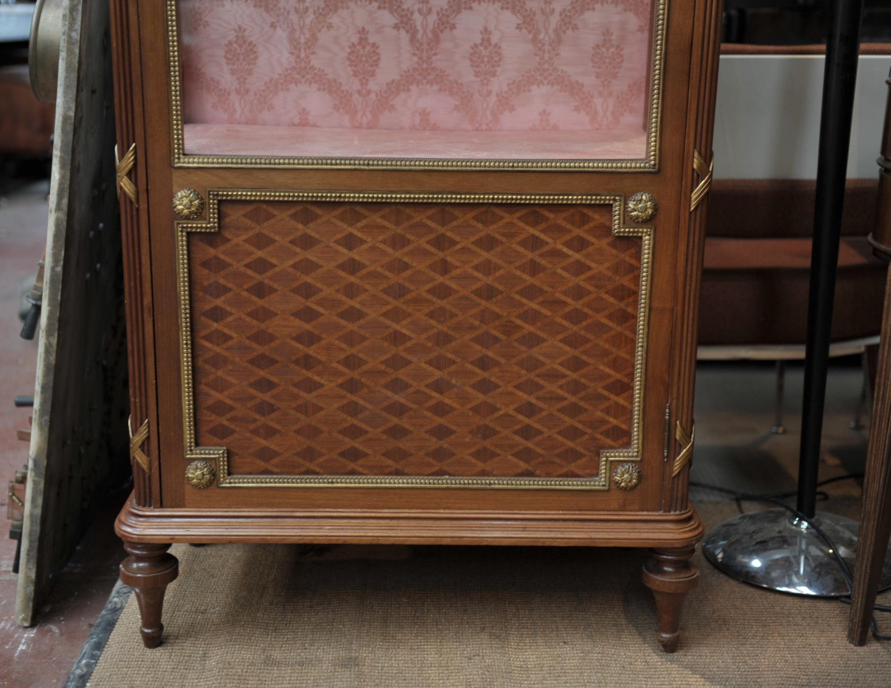 Mahogany Marqueterie and Bronze Louis XVI Style Bookcase, circa 1900 In Good Condition For Sale In Roubaix, FR