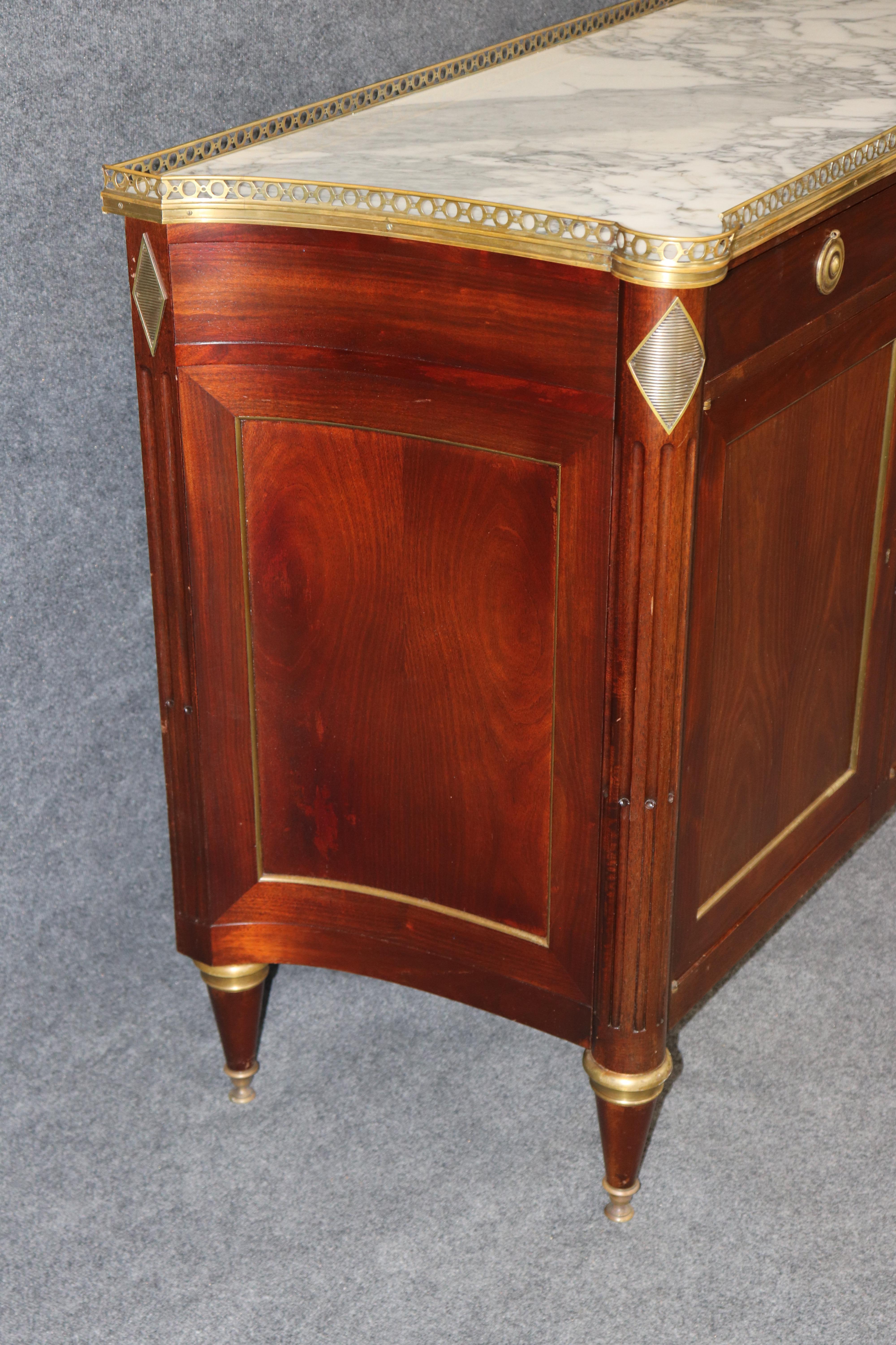 Credenza Mercier Freres of Paris in mogano, pregiata credenza francese del Direttorio Luigi XVI in vendita 4